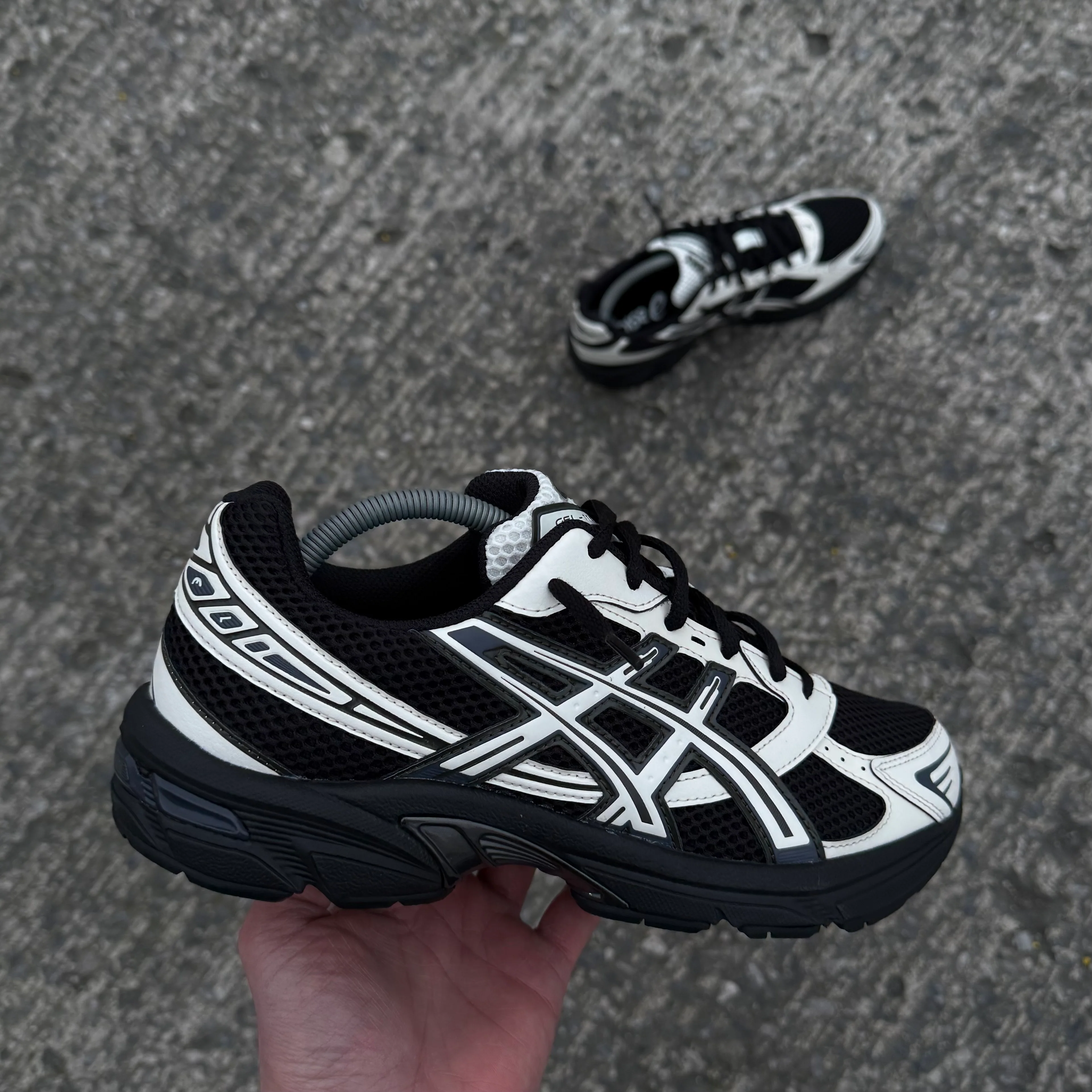 ASICS GEL 1130 TRAINER - BLACK CREAM - Image 2
