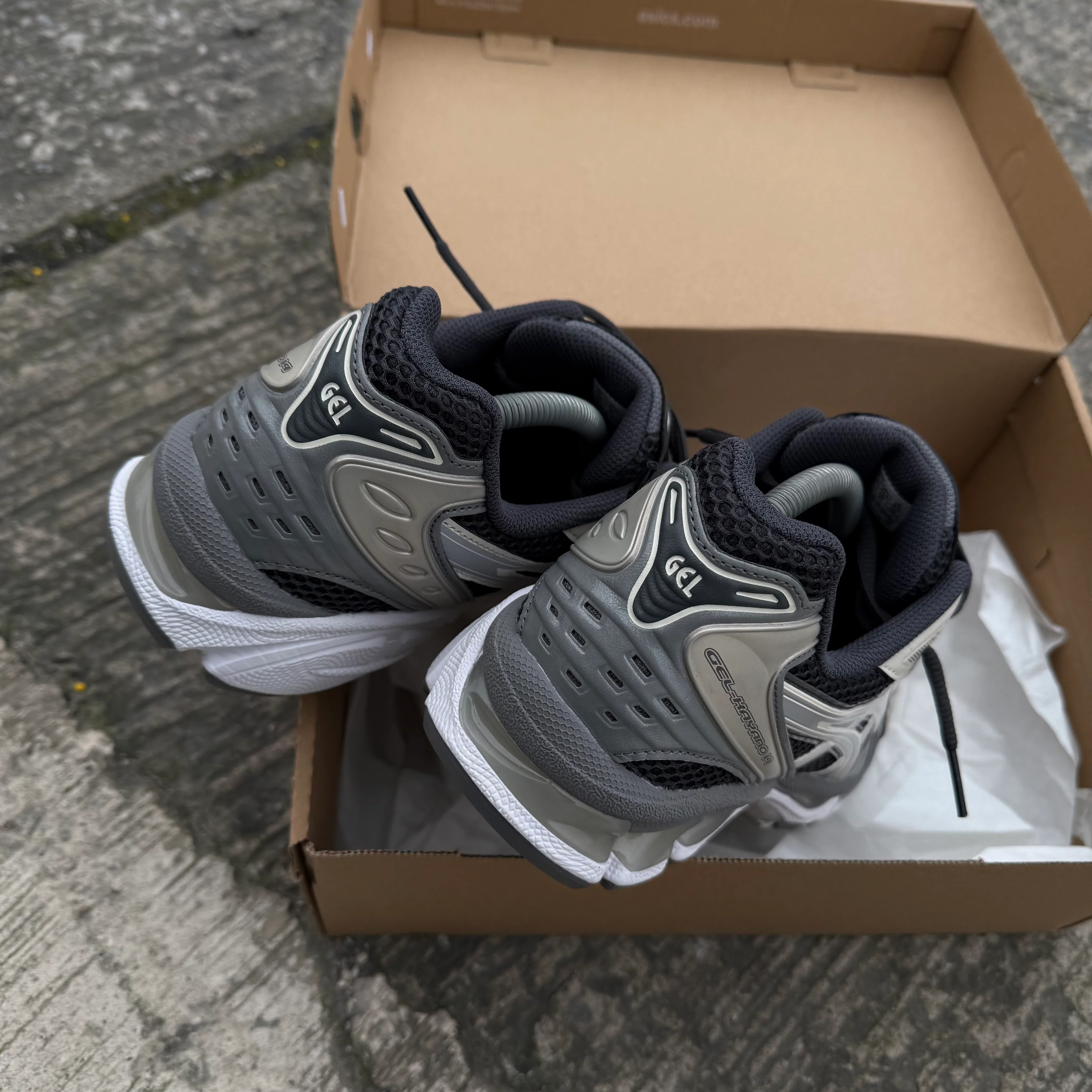 ASICS GEL-KAYANO 14 TRAINER - OBSIDIAN / CEMENT GREY - Image 2