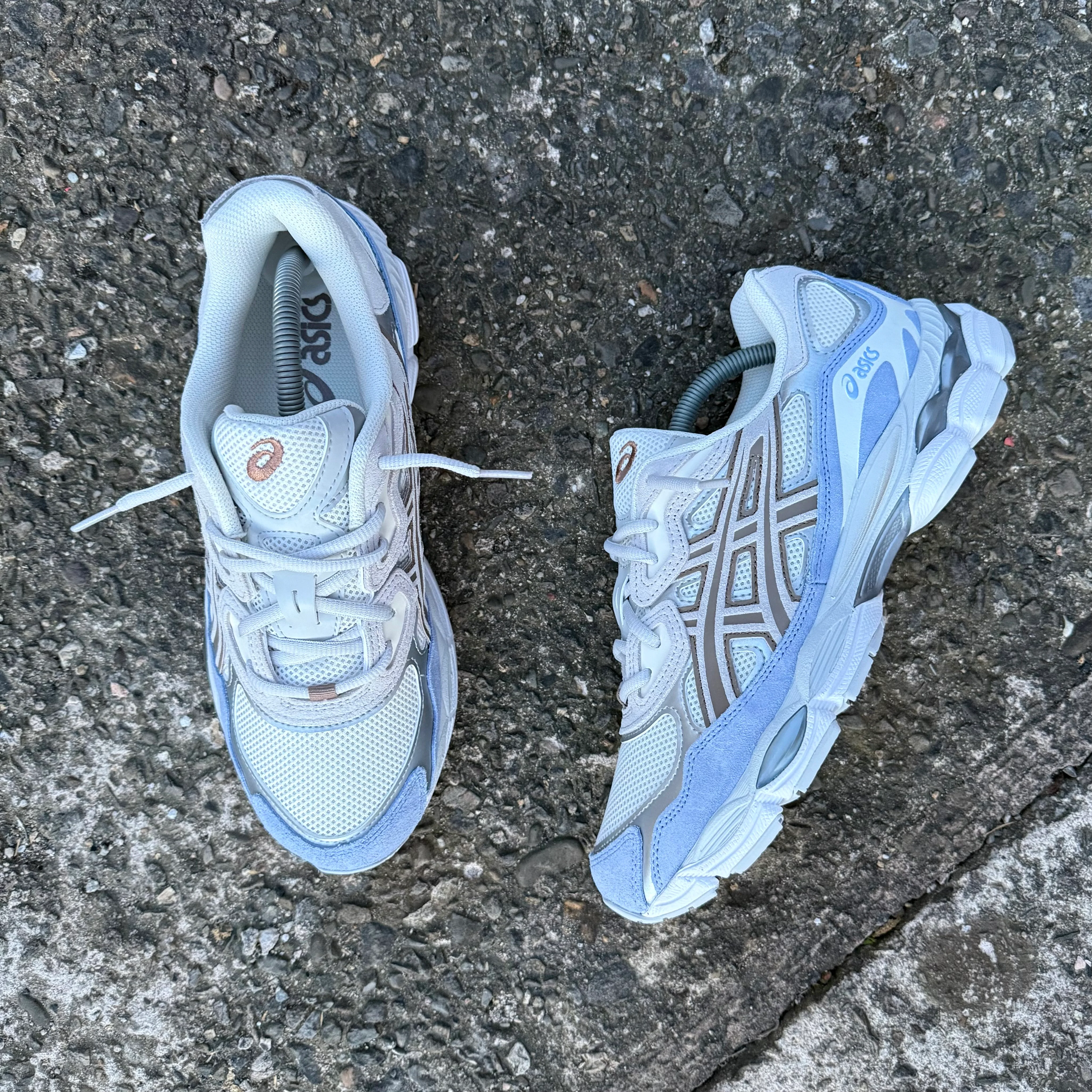 ASICS GEL NYC TRAINER - CREAM CLOUD GREY / SKY BLUE - Image 3