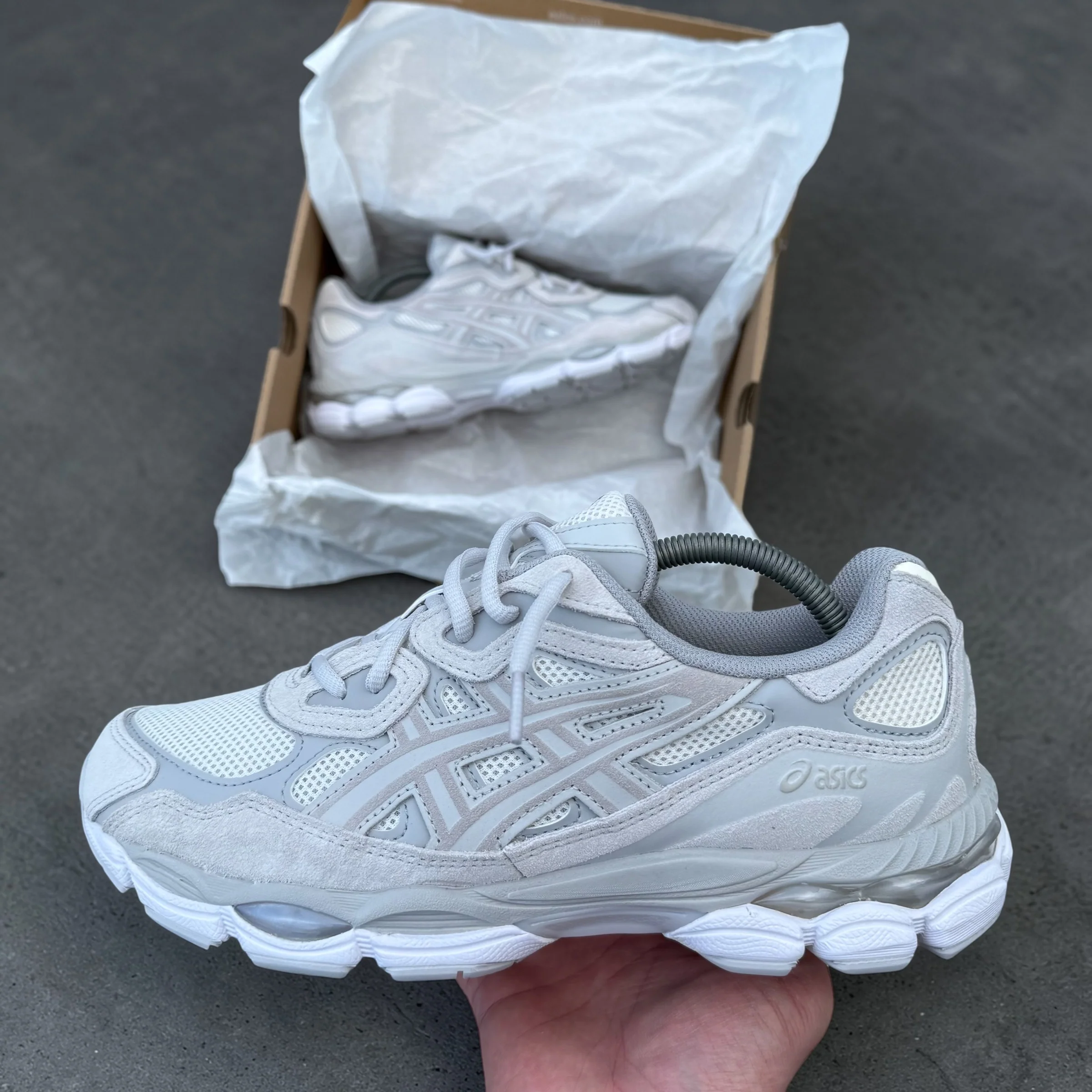 ASICS GEL NYC TRAINER - CLOUD CREAM GREY - Image 3