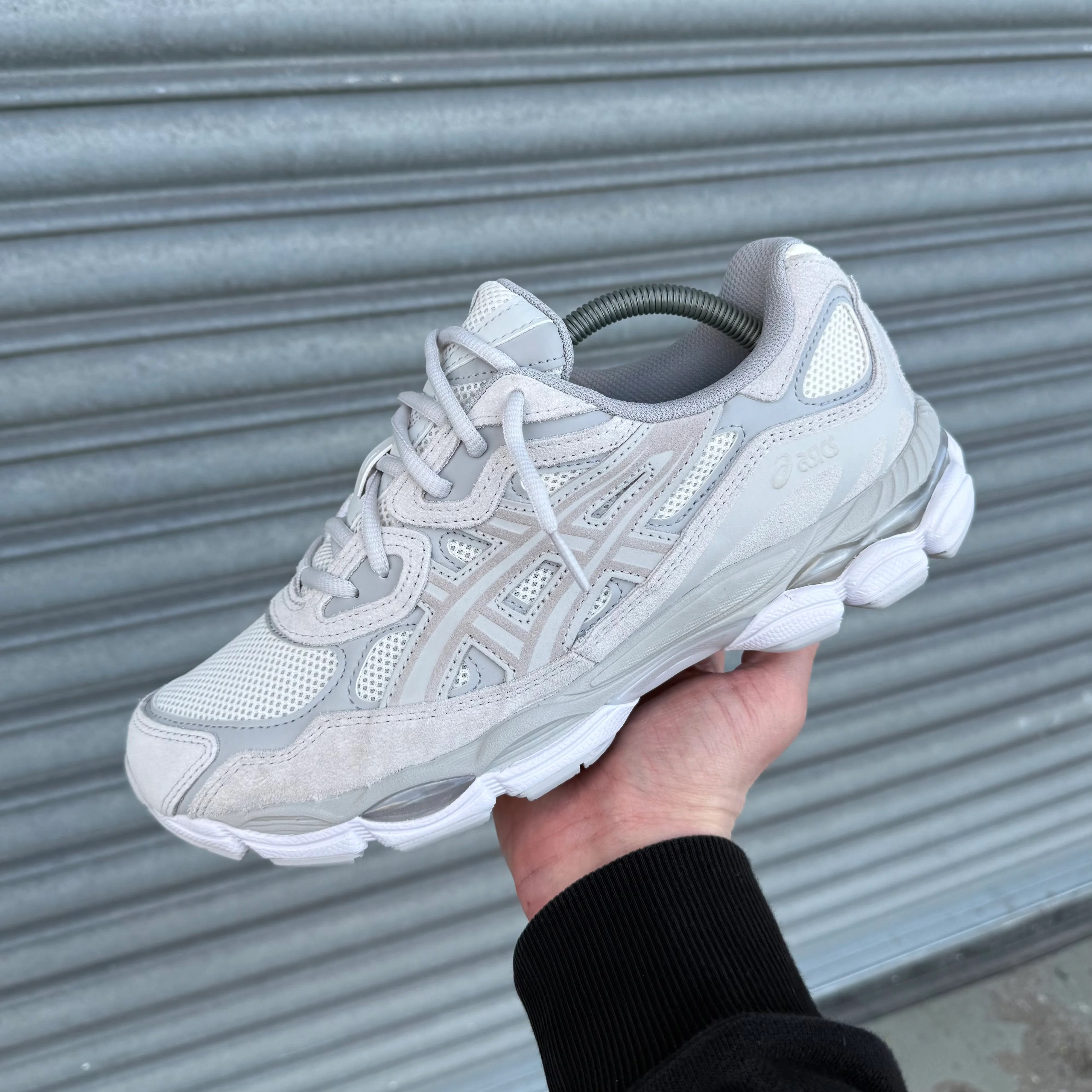 ASICS GEL NYC TRAINER - CLOUD CREAM GREY - Image 4