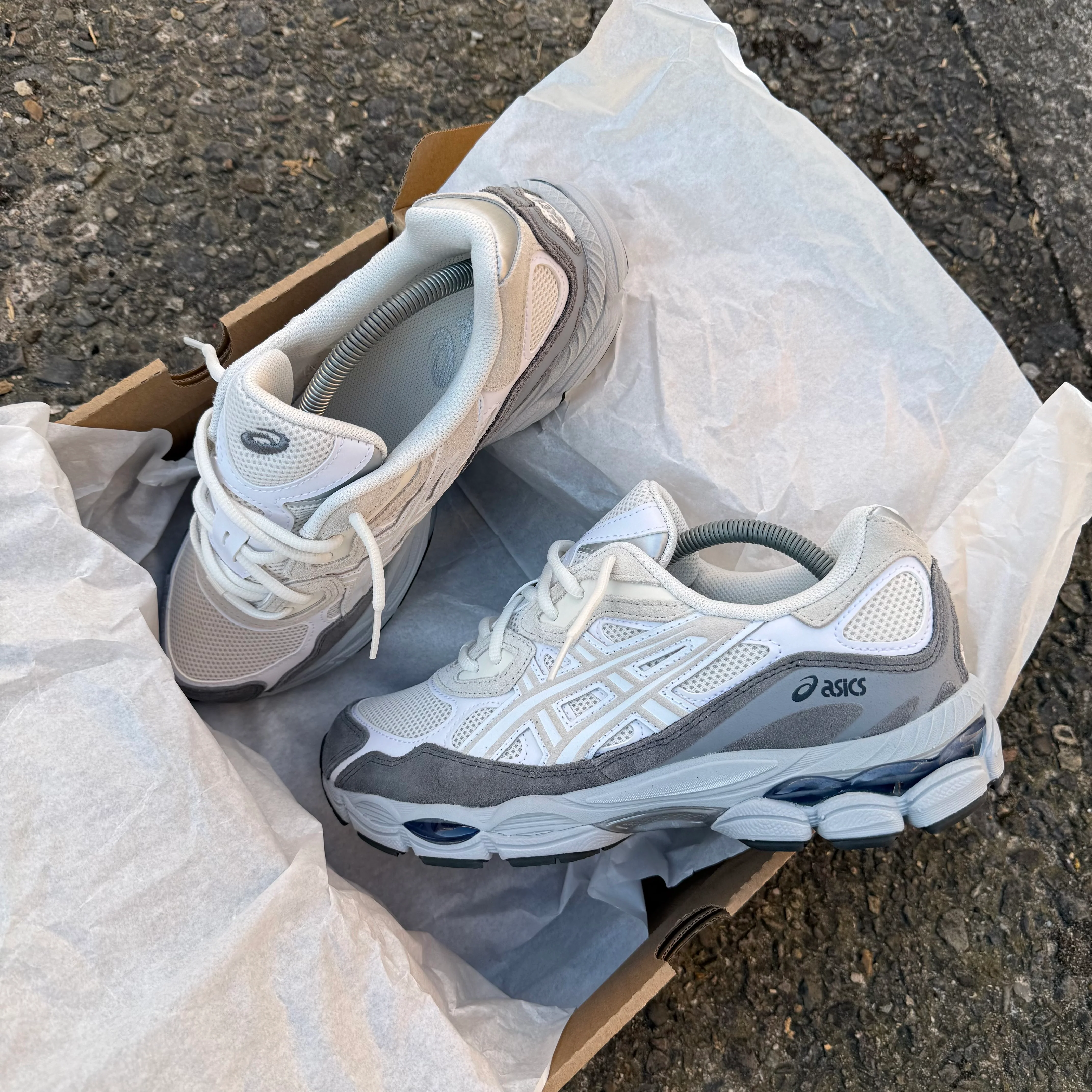 ASICS GEL NYC TRAINER - CREAM WHITE / GREY - Image 2
