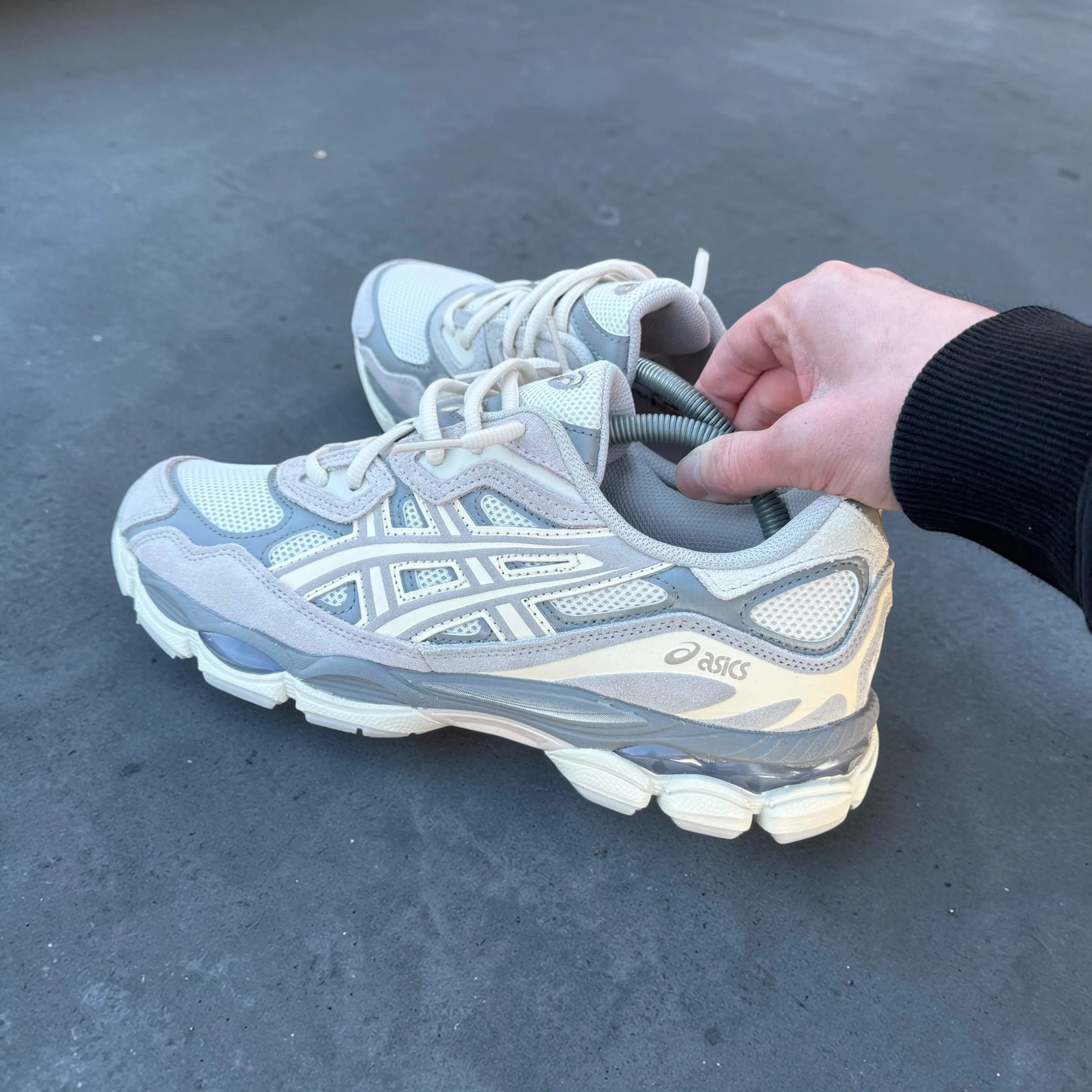 ASICS GEL NYC TRAINER - OYSTER CREAM / GREY - Image 4