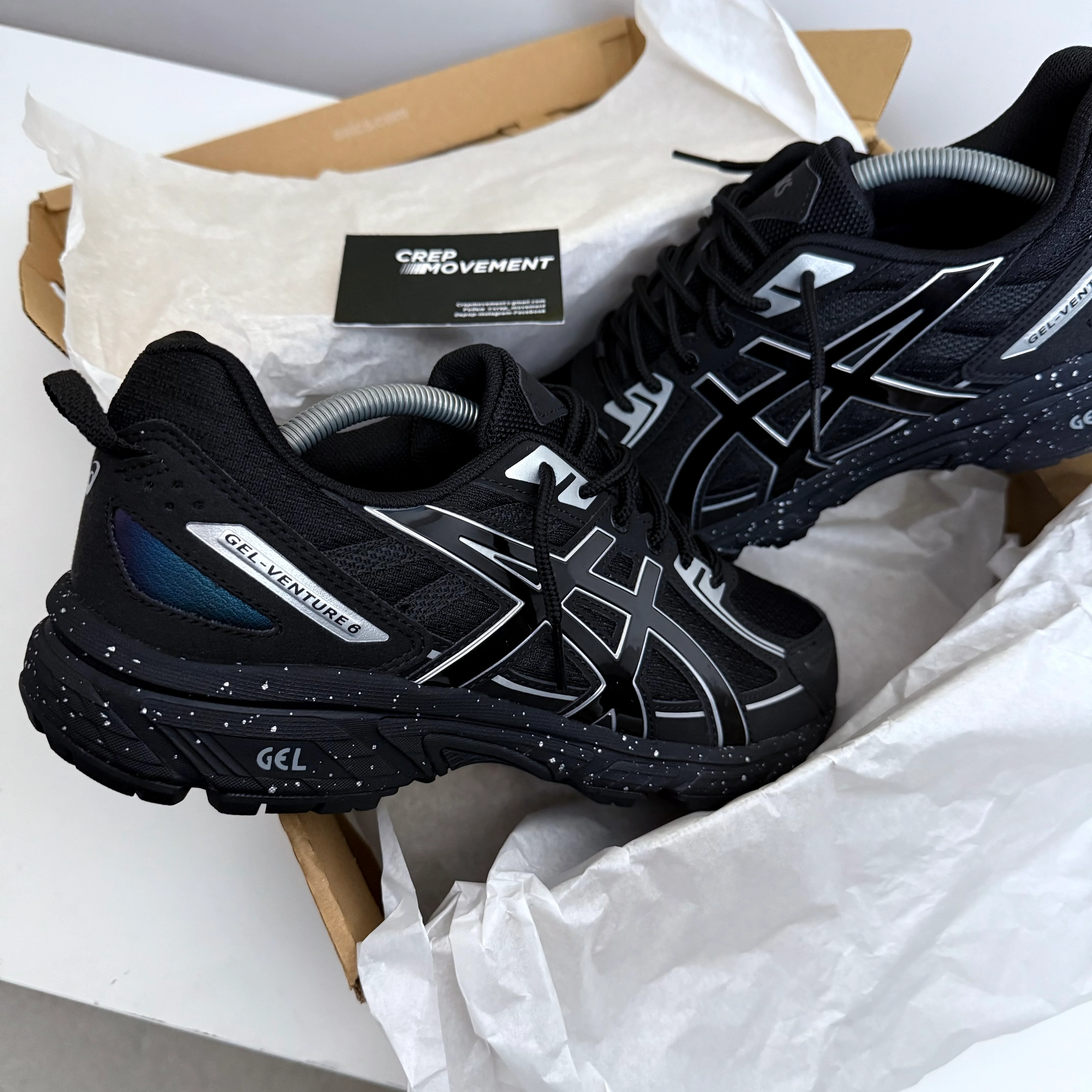 ASICS GEL VENTURE 6 TRAINER - BLACK NOIR / IRIDESCENT - Image 2