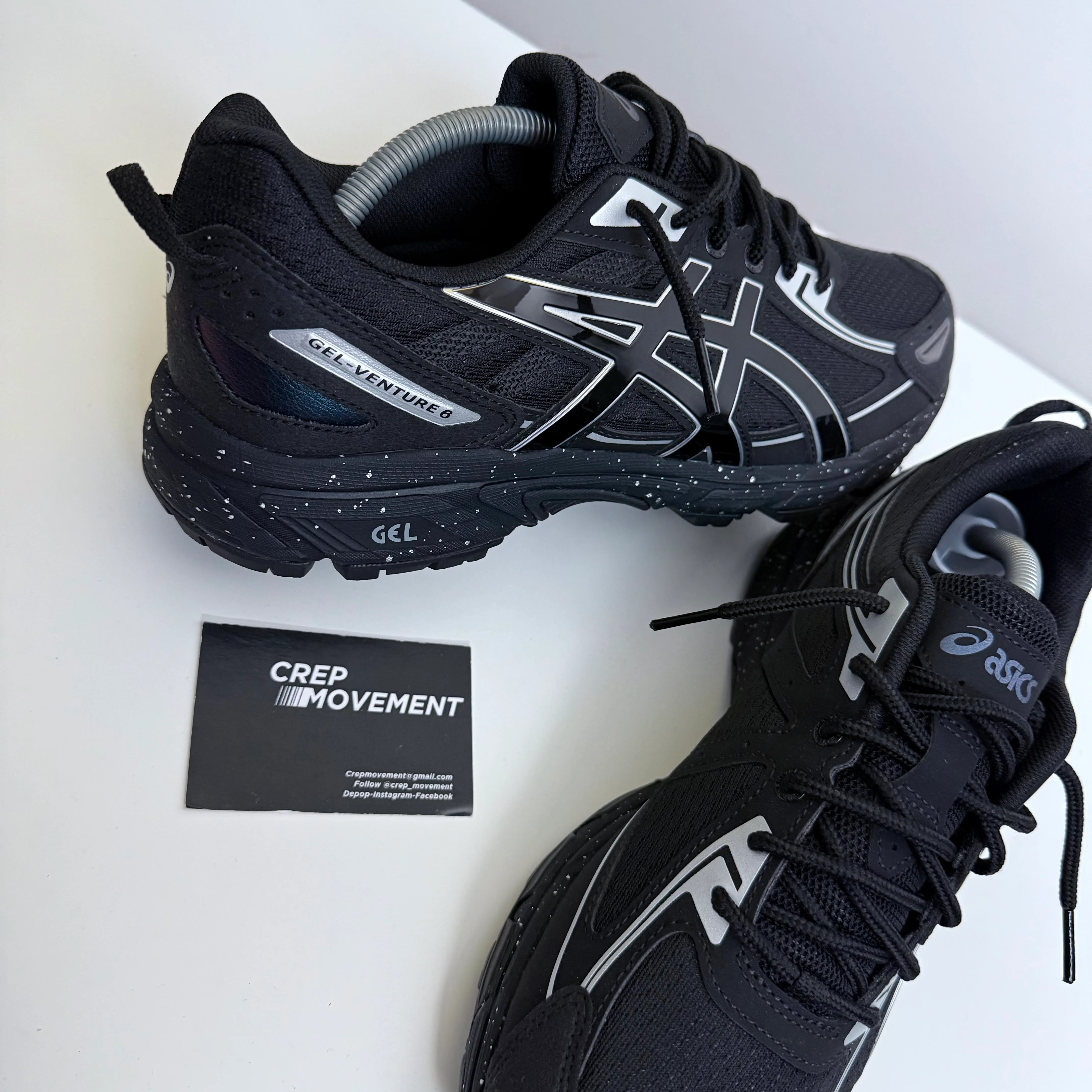ASICS GEL VENTURE 6 TRAINER - BLACK NOIR / IRIDESCENT - Image 4