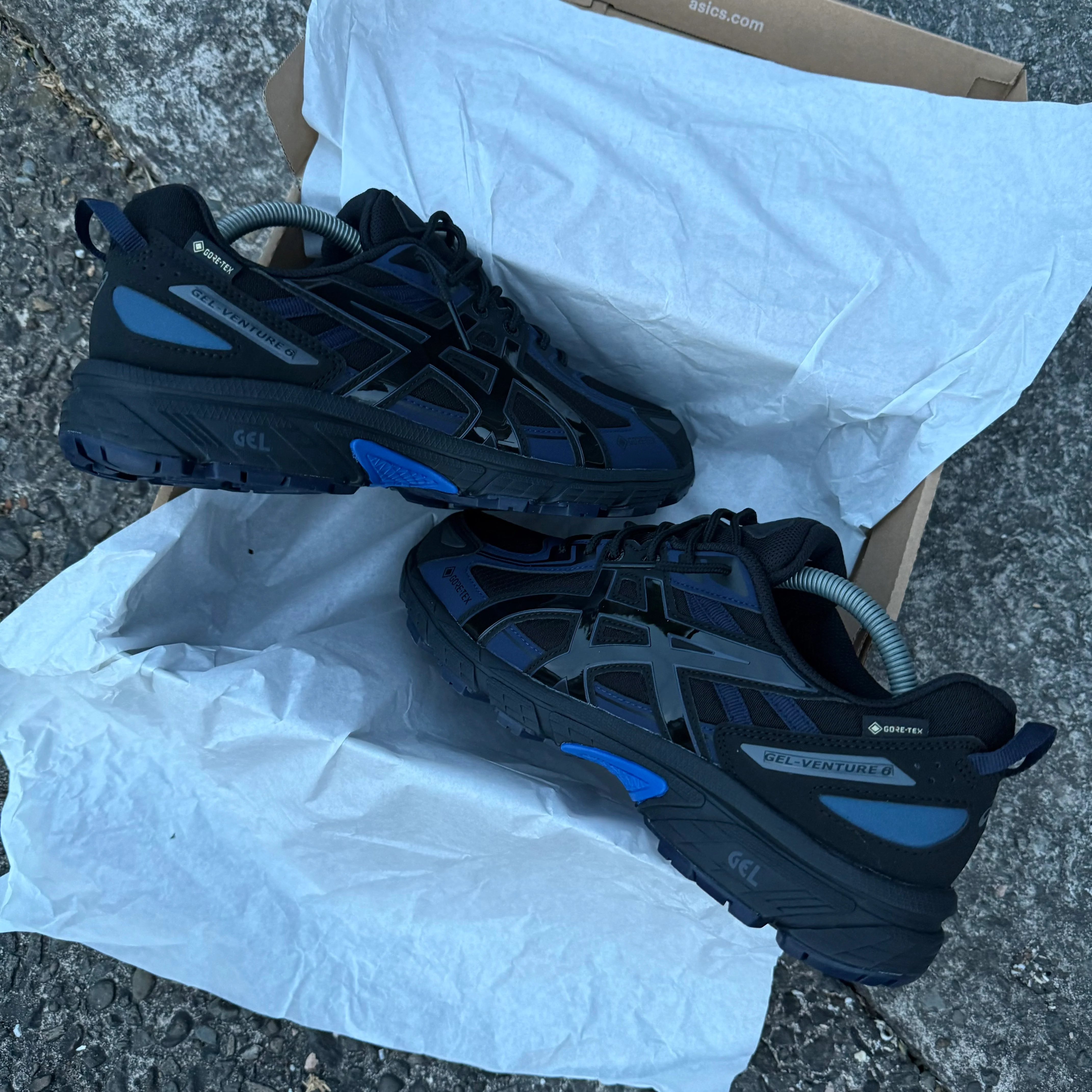 ASICS GEL VENTURE 6 TRAINER - BLACK / ROYAL BLUE - Image 2