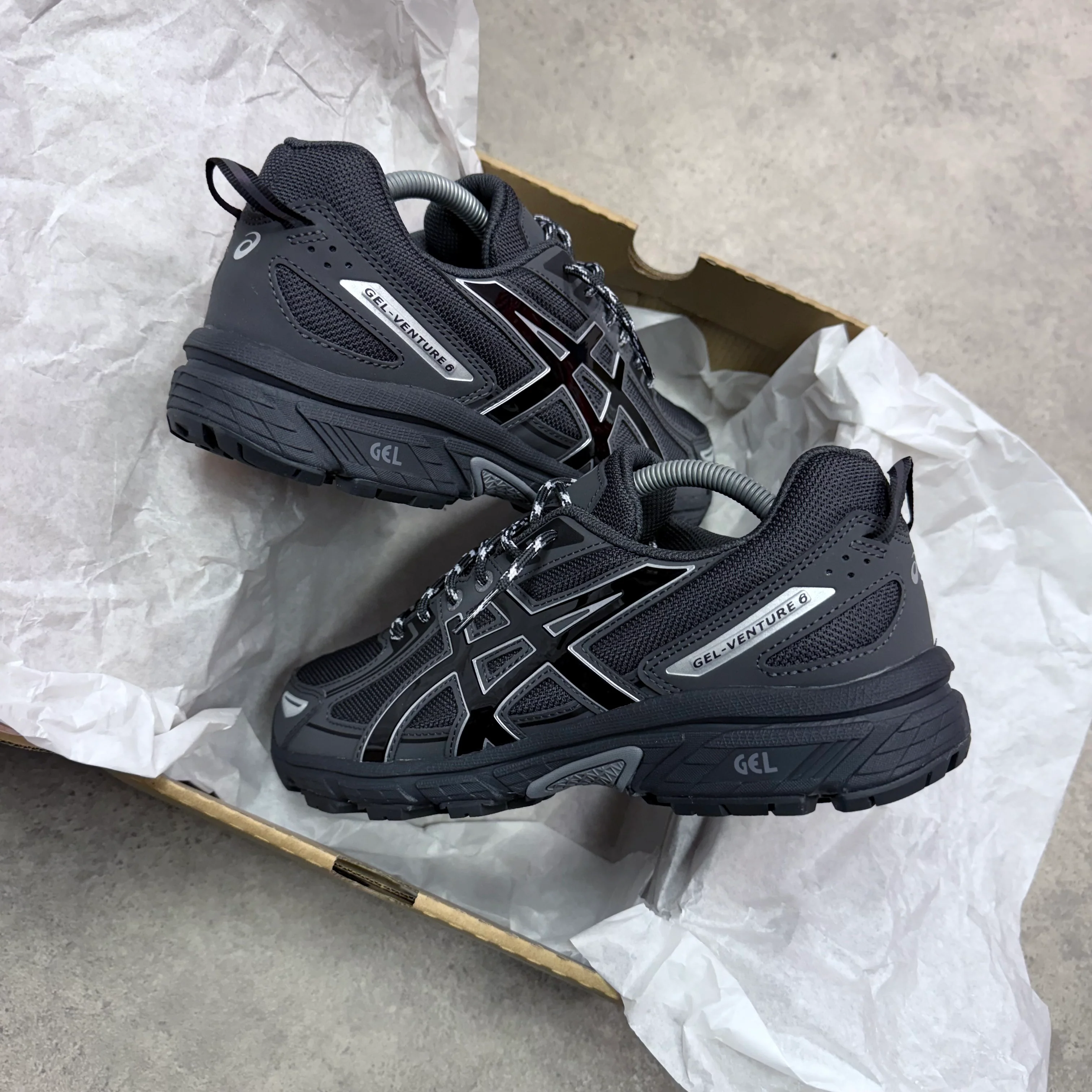 ASICS GEL VENTURE 6 TRAINER - DARK GREY / GRAPHITE