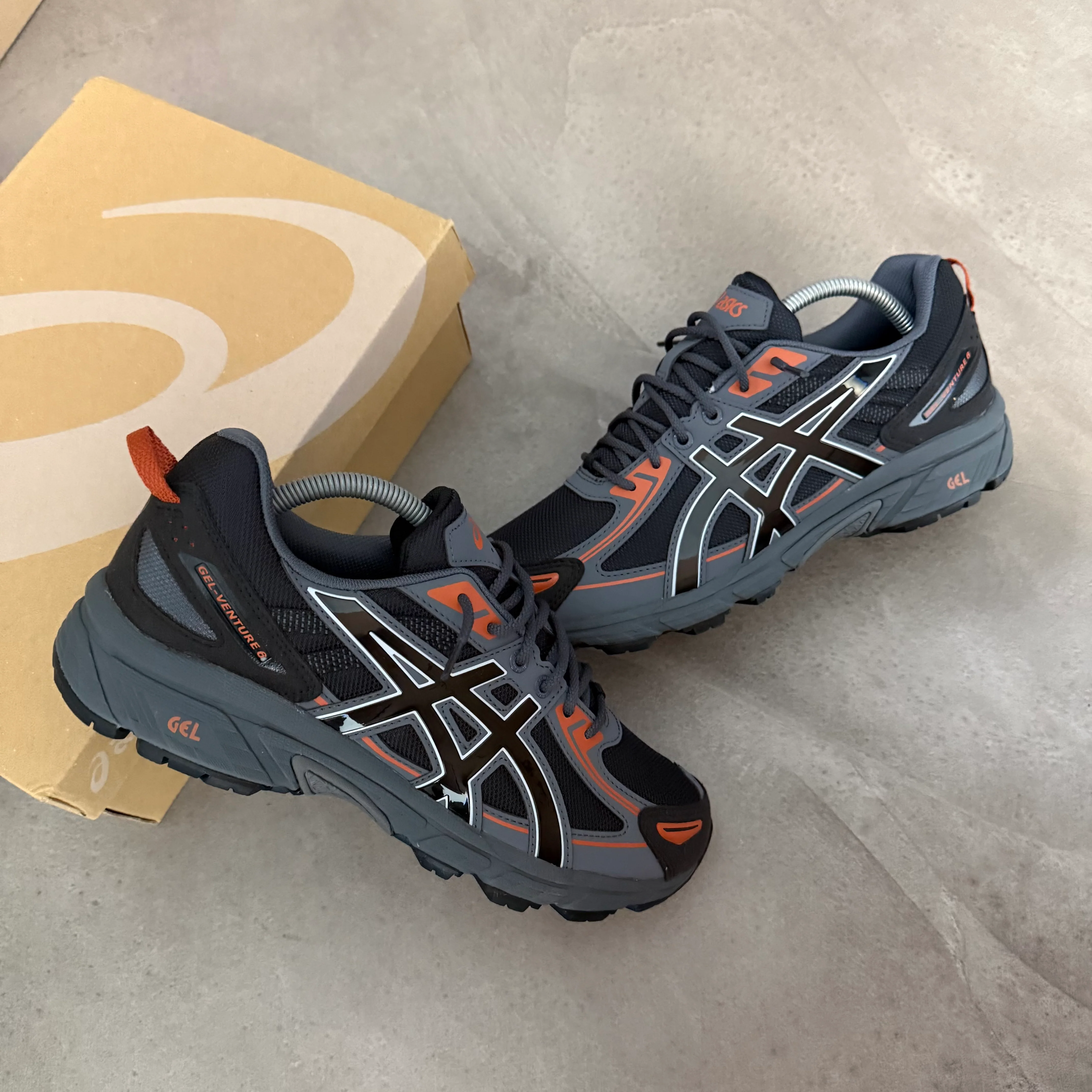 ASICS GEL VENTURE 6 TRAINER - SMOKE GREY / ORANGE - Image 2
