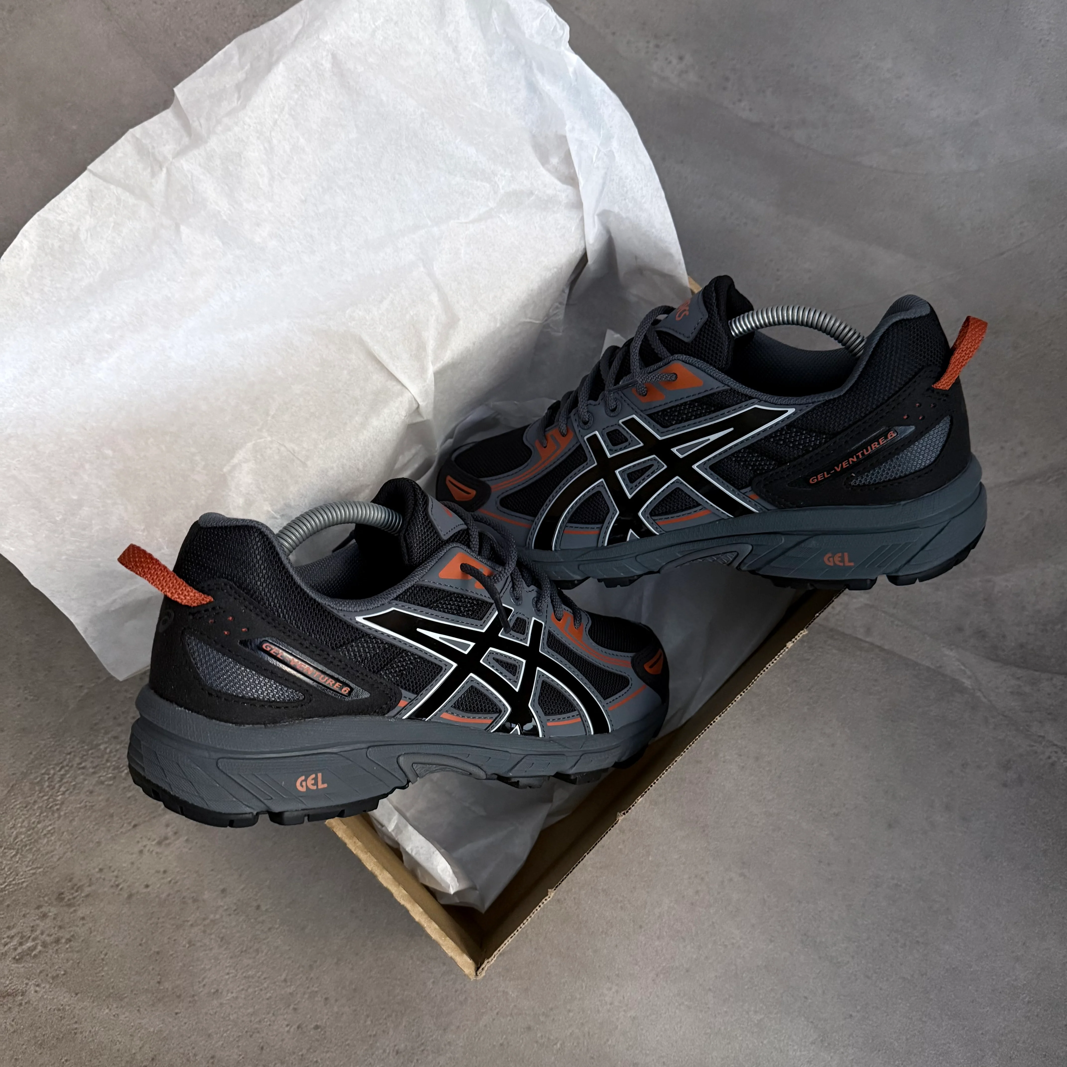 ASICS GEL VENTURE 6 TRAINER - SMOKE GREY / ORANGE - Image 3