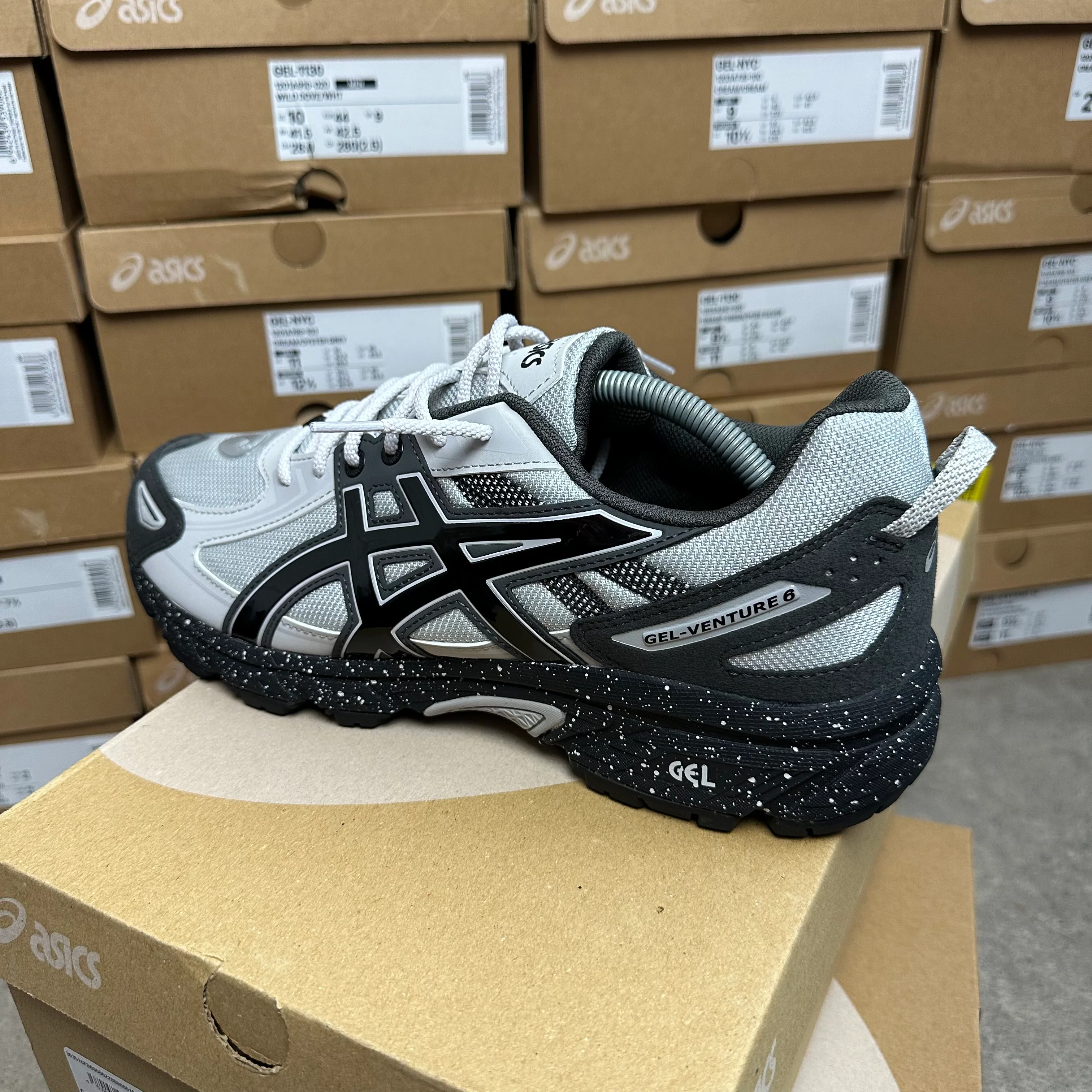 ASICS GEL VENTURE 6 TRAINER - GLACIER GREY / BLACK - Image 3