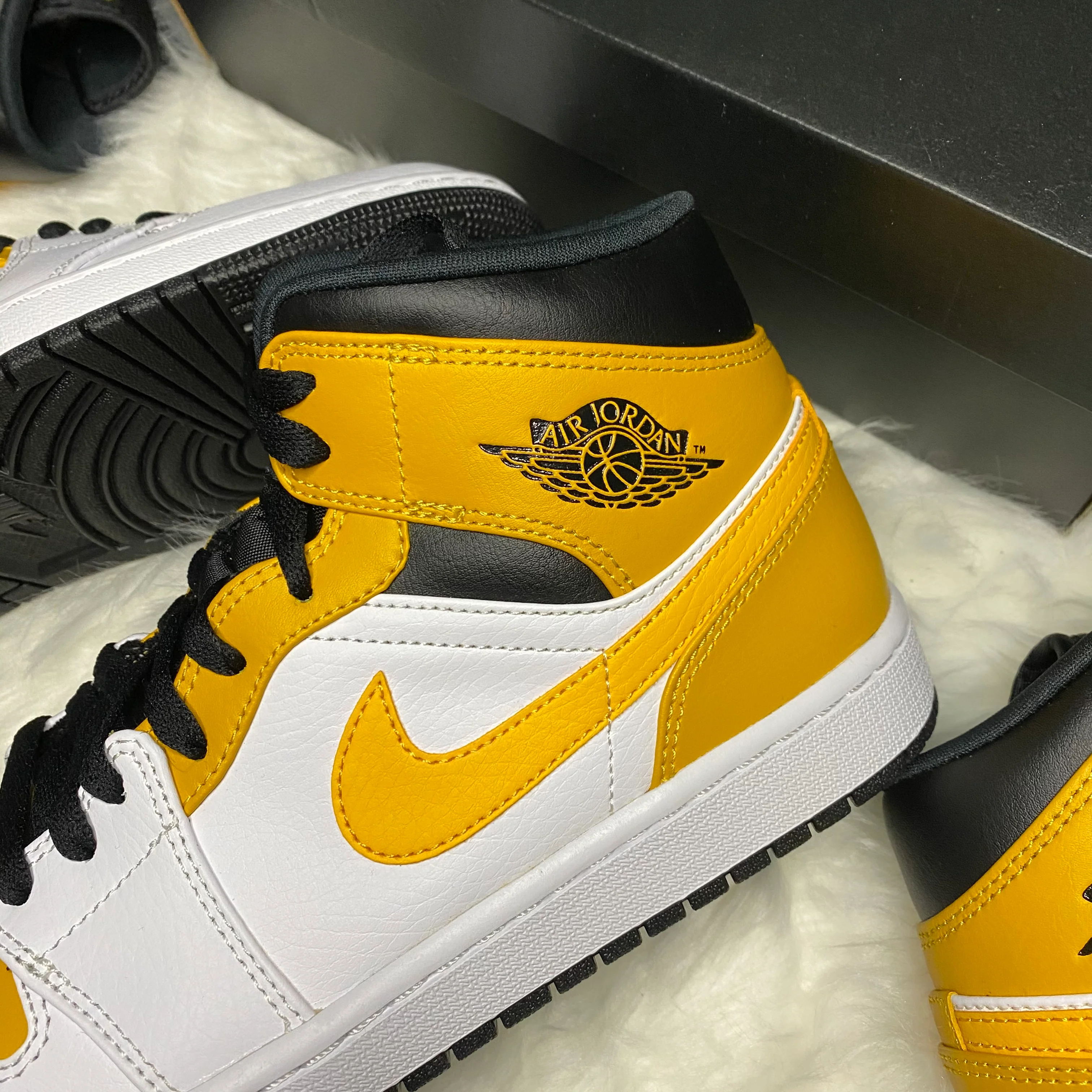 JORDAN ONE MID GS 'UNI GOLD' - Image 3