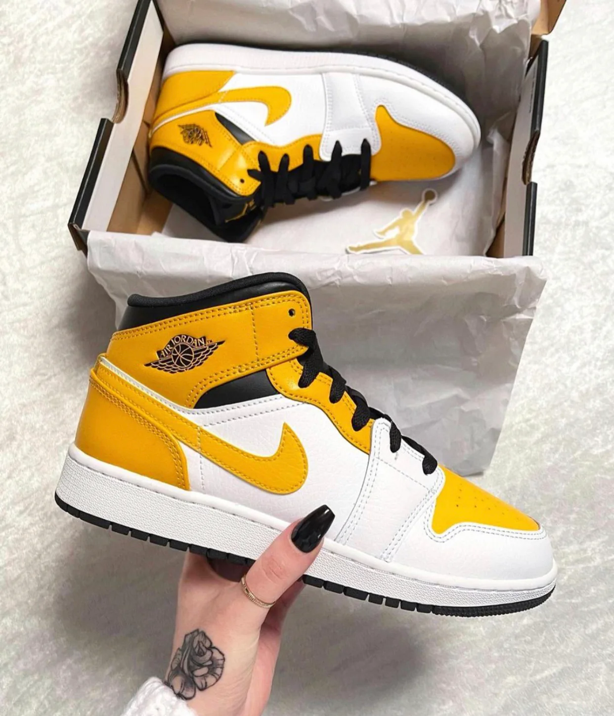 JORDAN ONE MID GS 'UNI GOLD' - Image 4