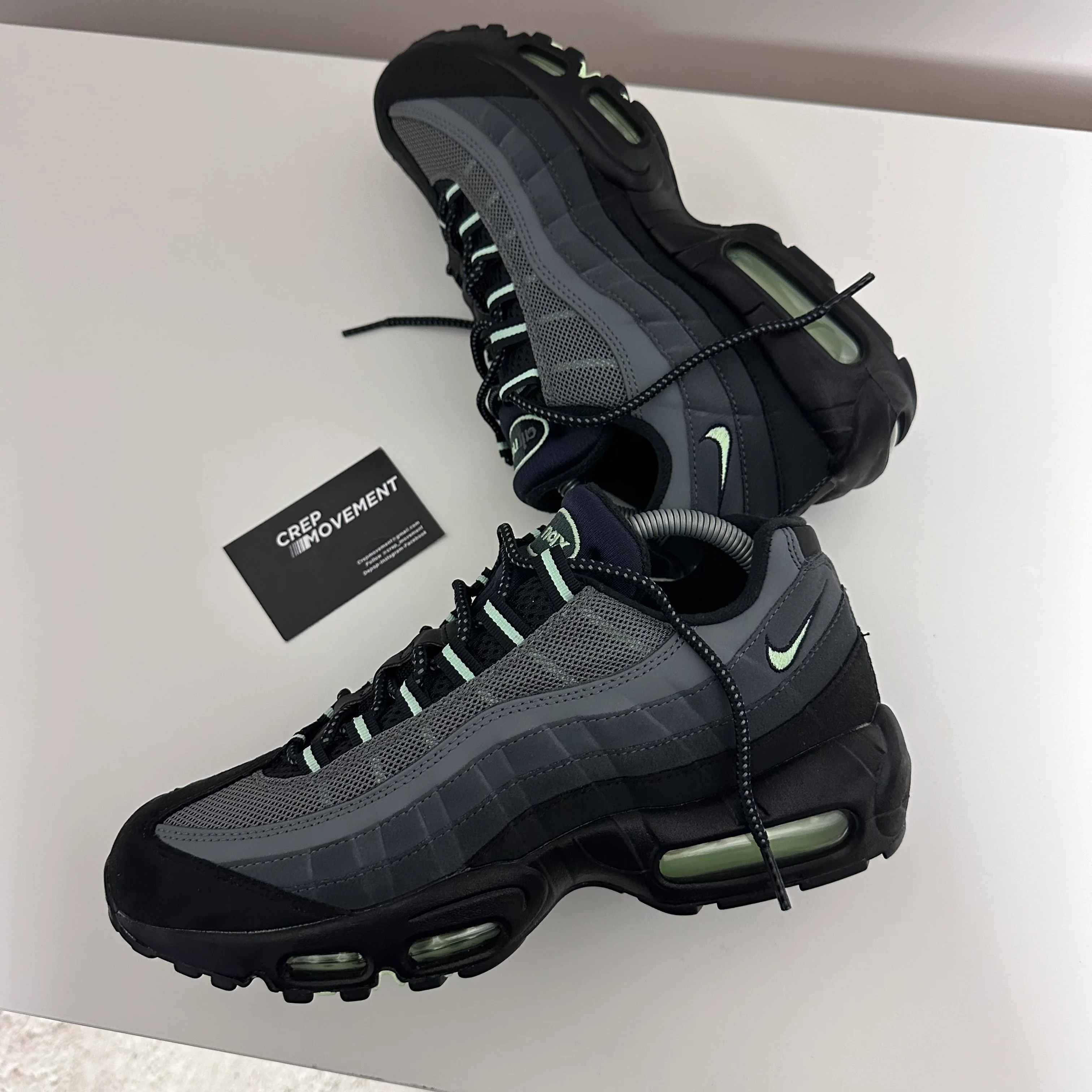 NIKE AIR MAX 95 - BLACK / VAPOR GREEN - Image 2