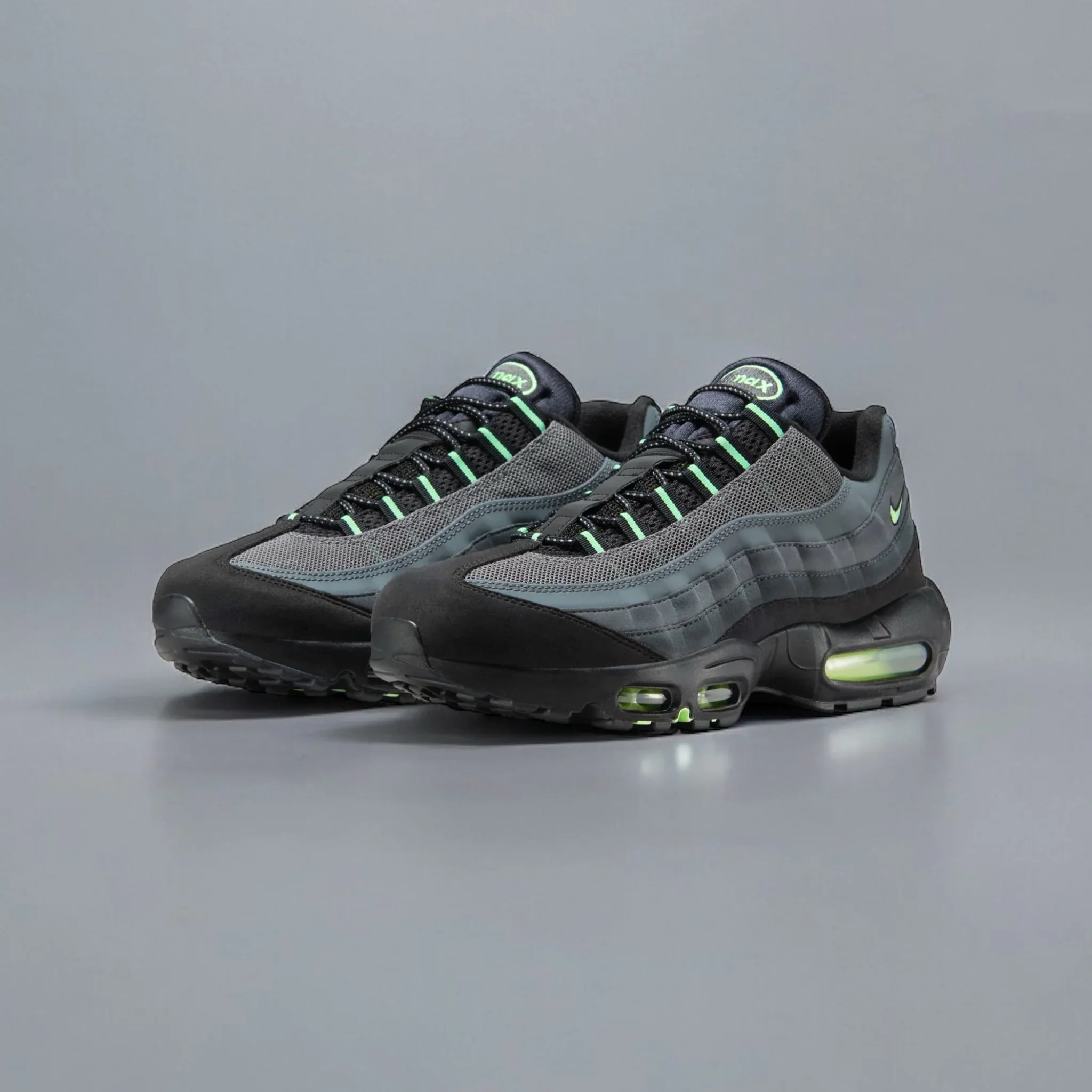NIKE AIR MAX 95 - BLACK / VAPOR GREEN - Image 3