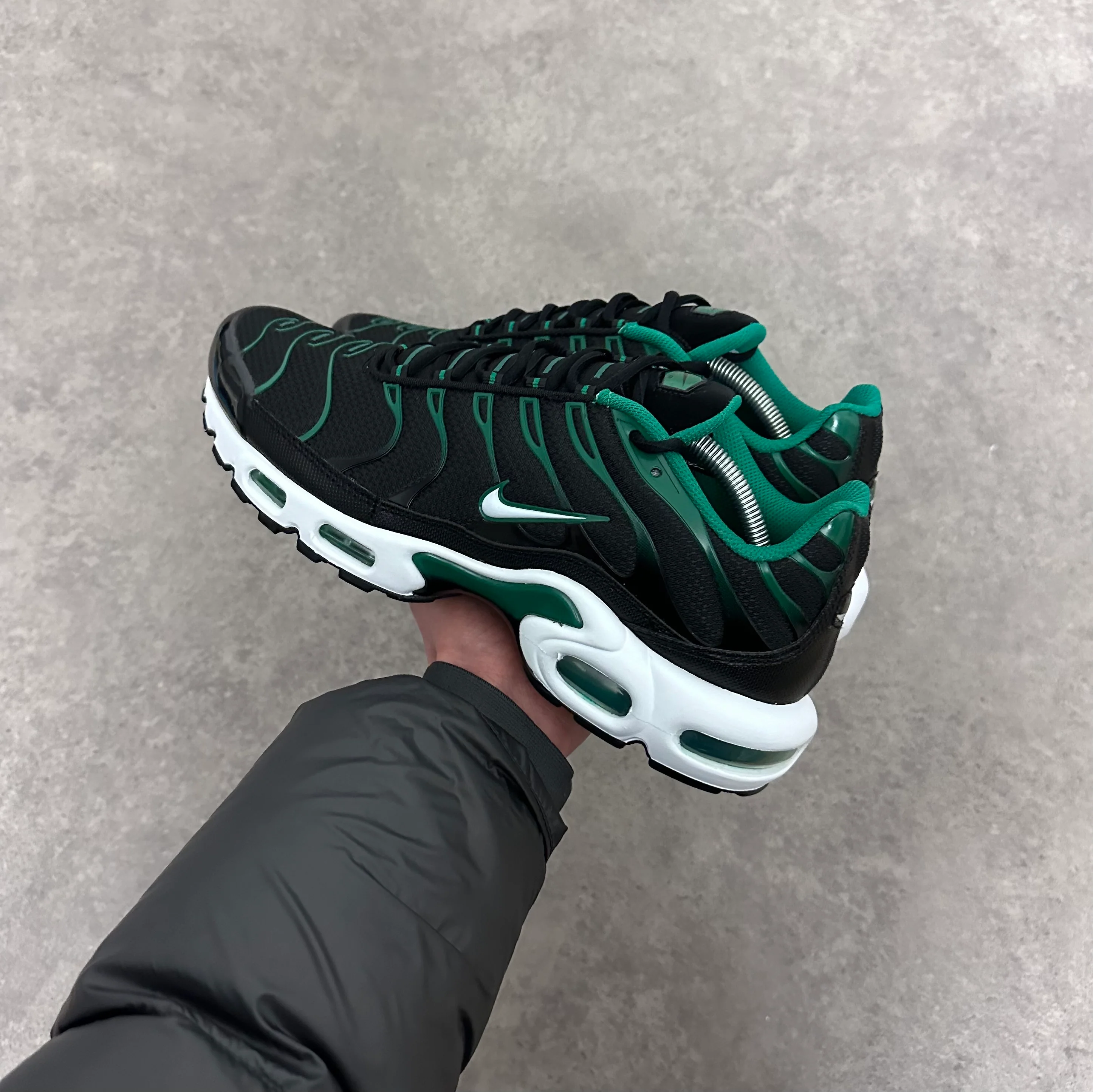 NIKE AIR MAX PLUS TN - BLACK / GREEN ‘MALACHITE’ - Image 4