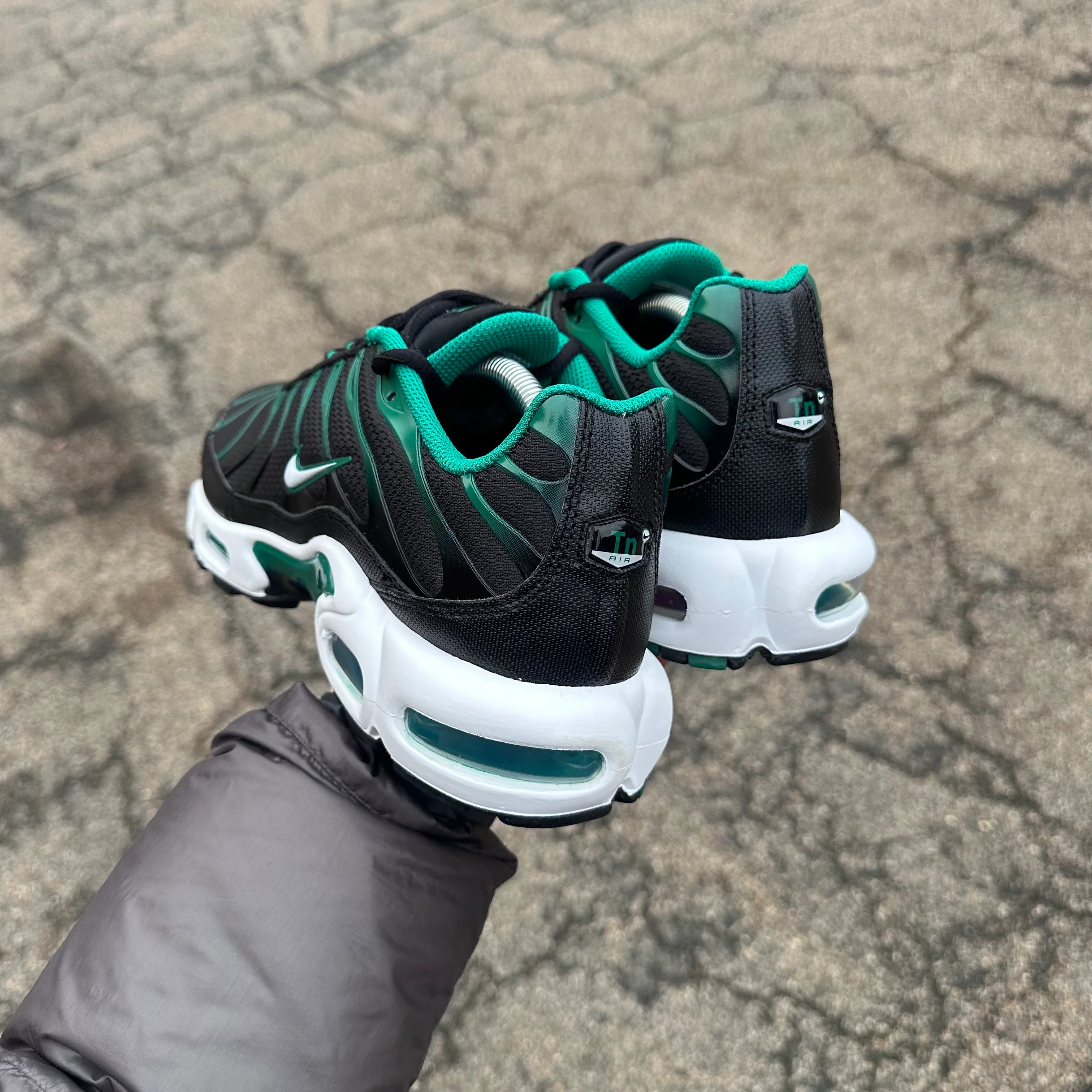 NIKE AIR MAX PLUS TN - BLACK / GREEN ‘MALACHITE’ - Image 5