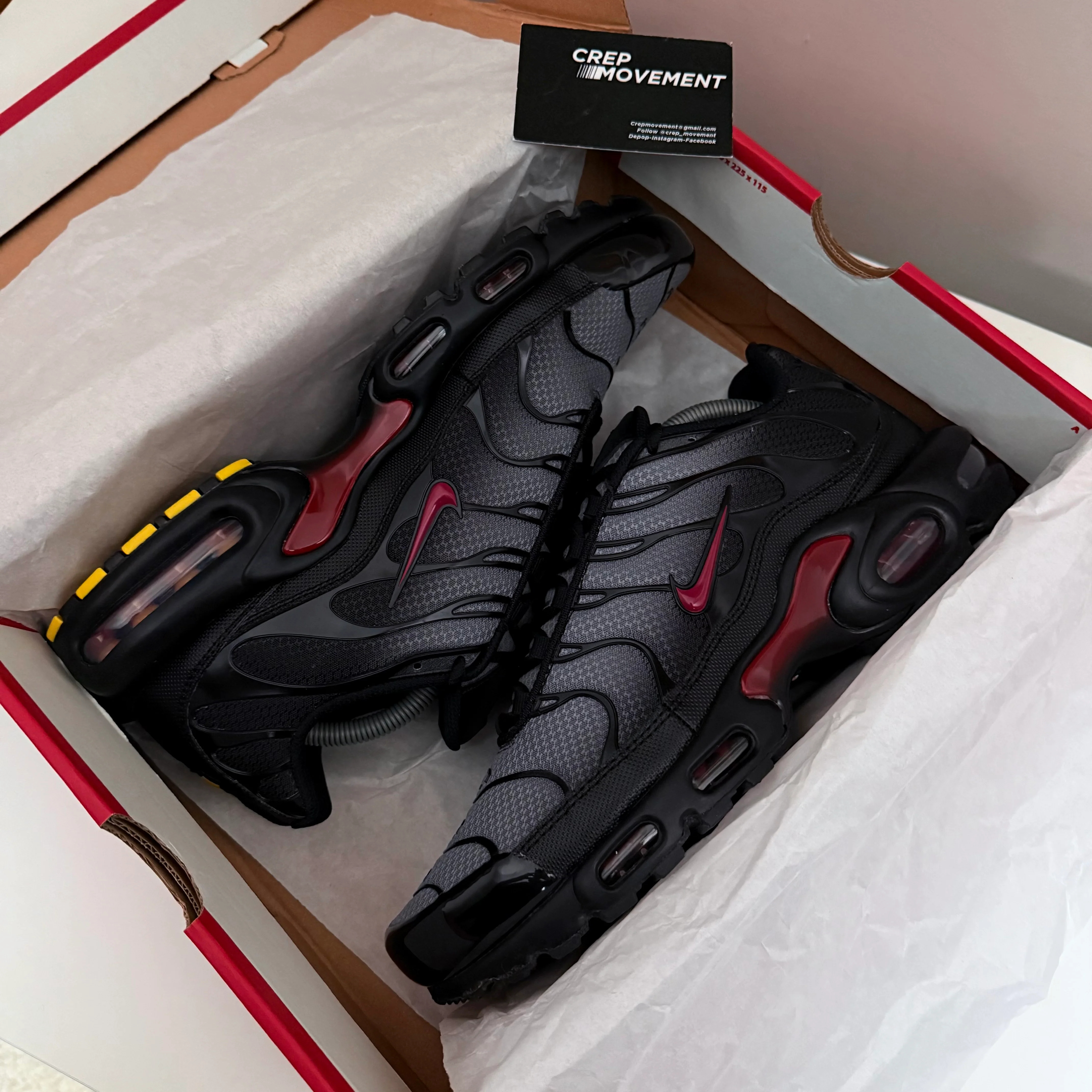 NIKE AIR MAX PLUS TN - BLACK / TEAM RED - Image 3