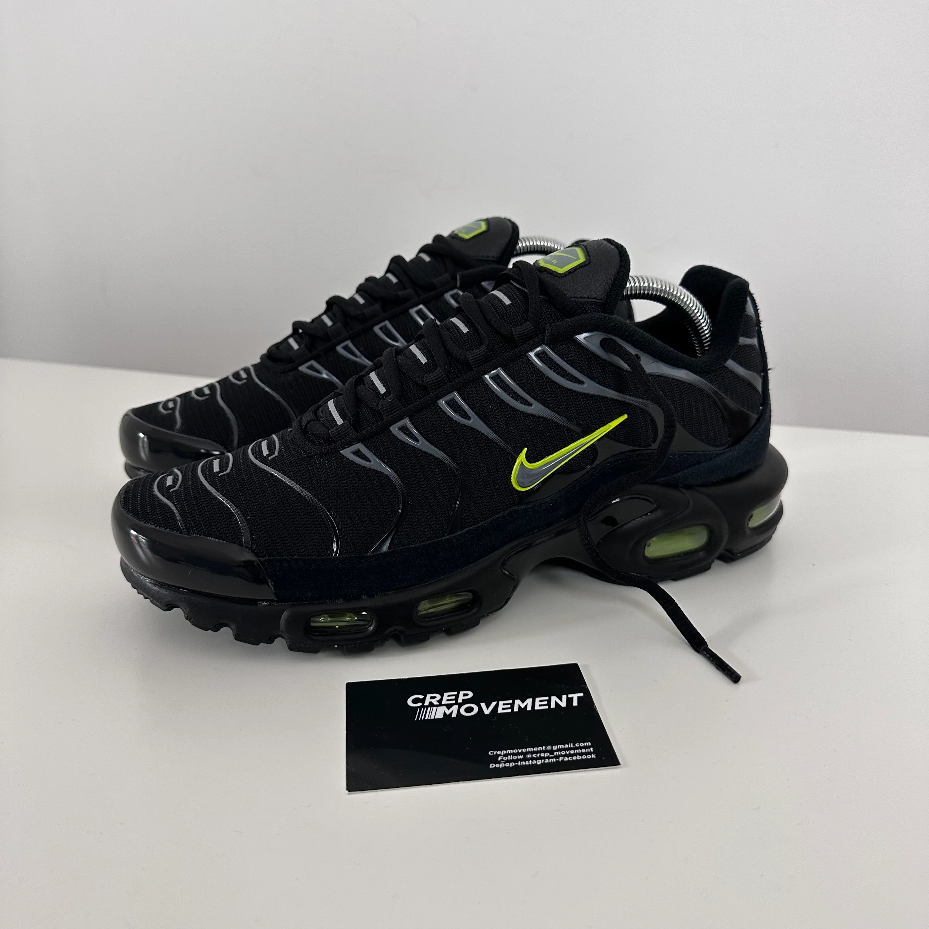 NIKE AIR MAX PLUS TN - VOLT SUEDE - Image 2