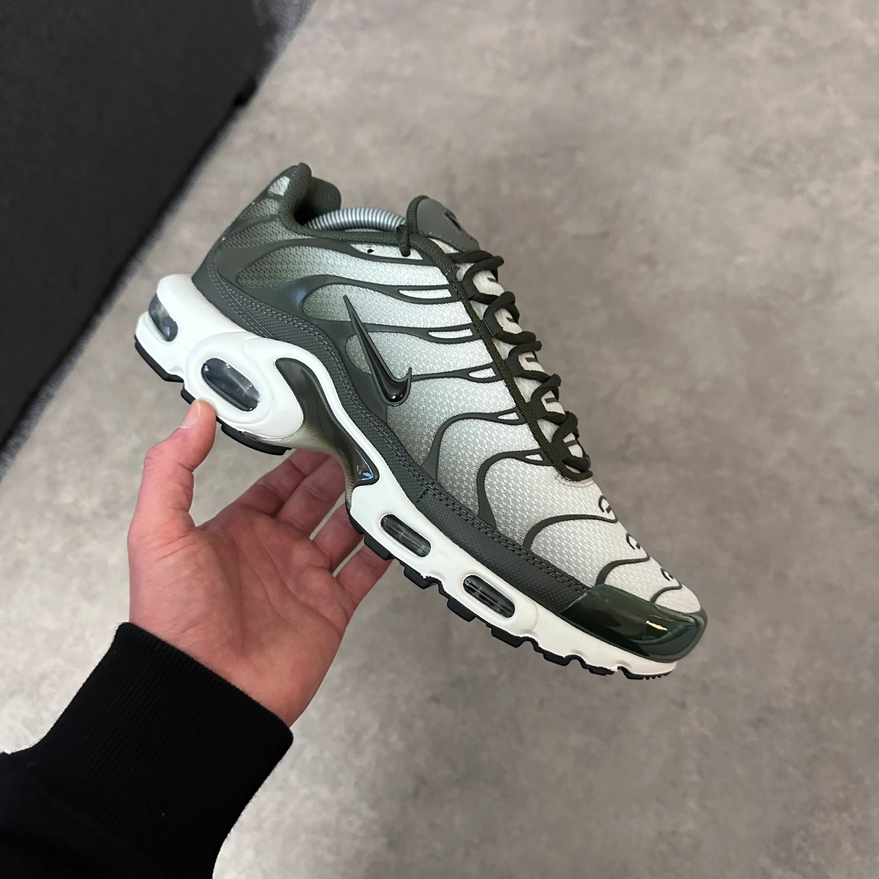 NIKE AIR MAX PLUS TN - CARGO KHAKI - Image 2