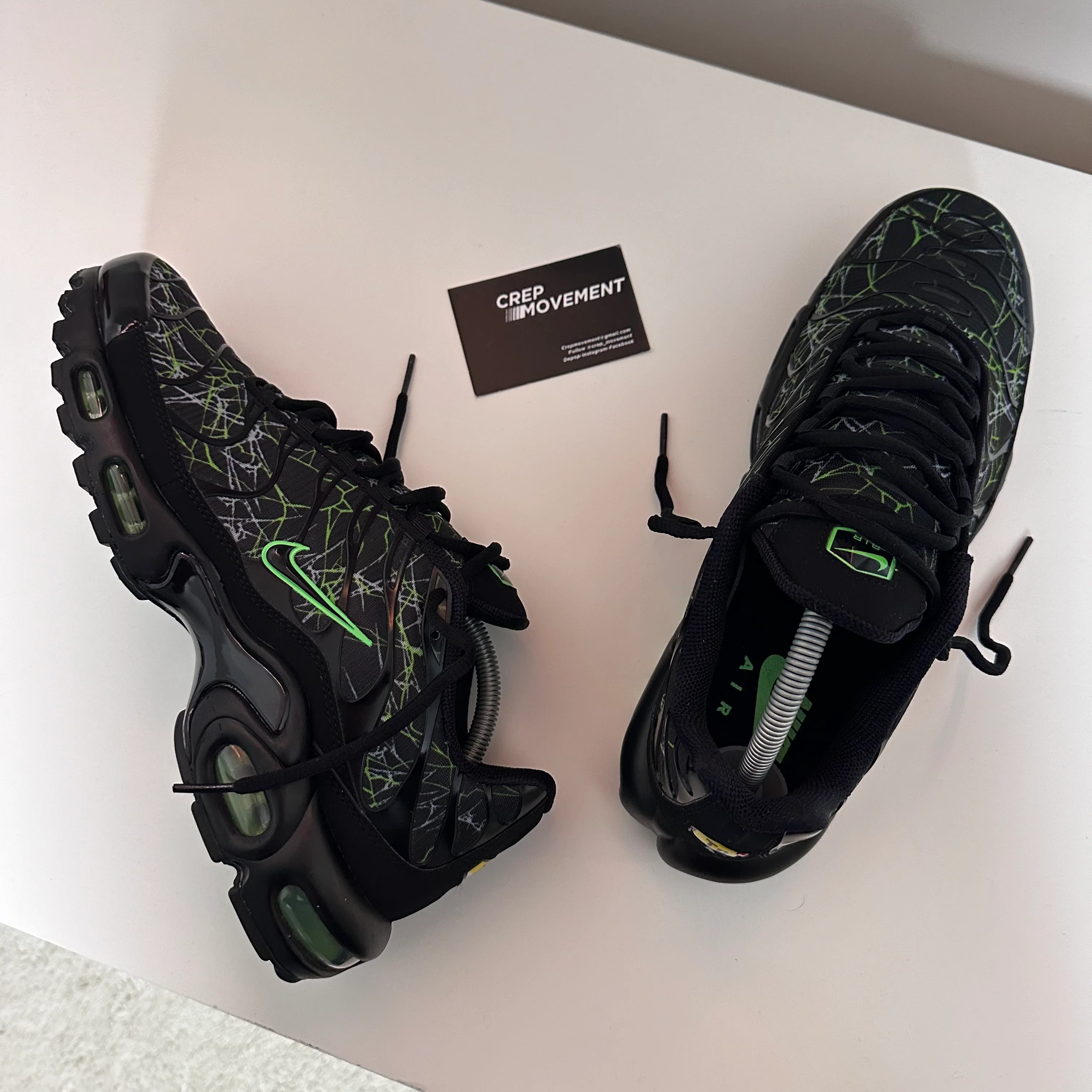 NIKE AIR MAX PLUS TN - ELECTRIC GREEN STRIKE - Image 3
