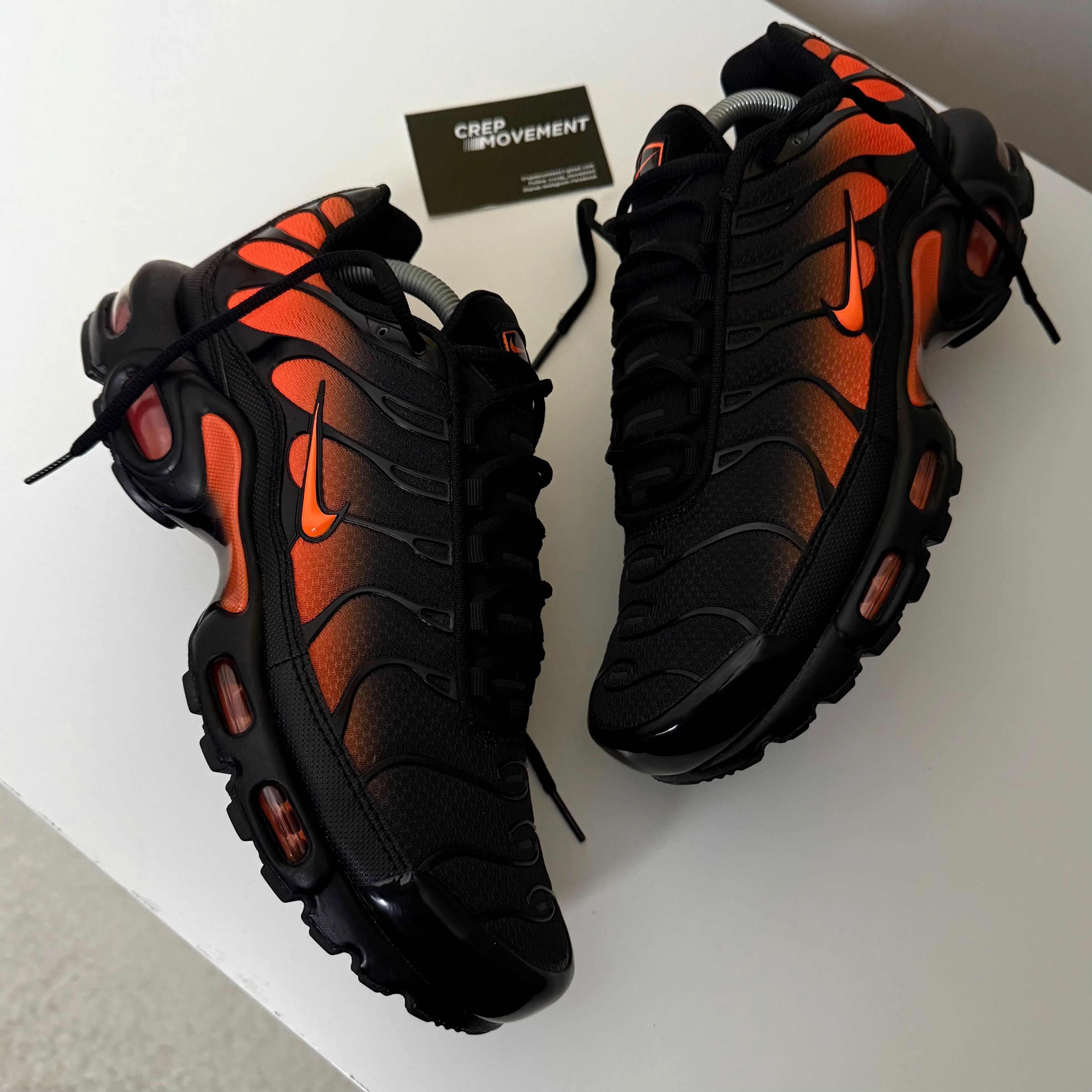 NIKE AIR MAX PLUS TN - BLACK / HOT ORANGE - Image 2