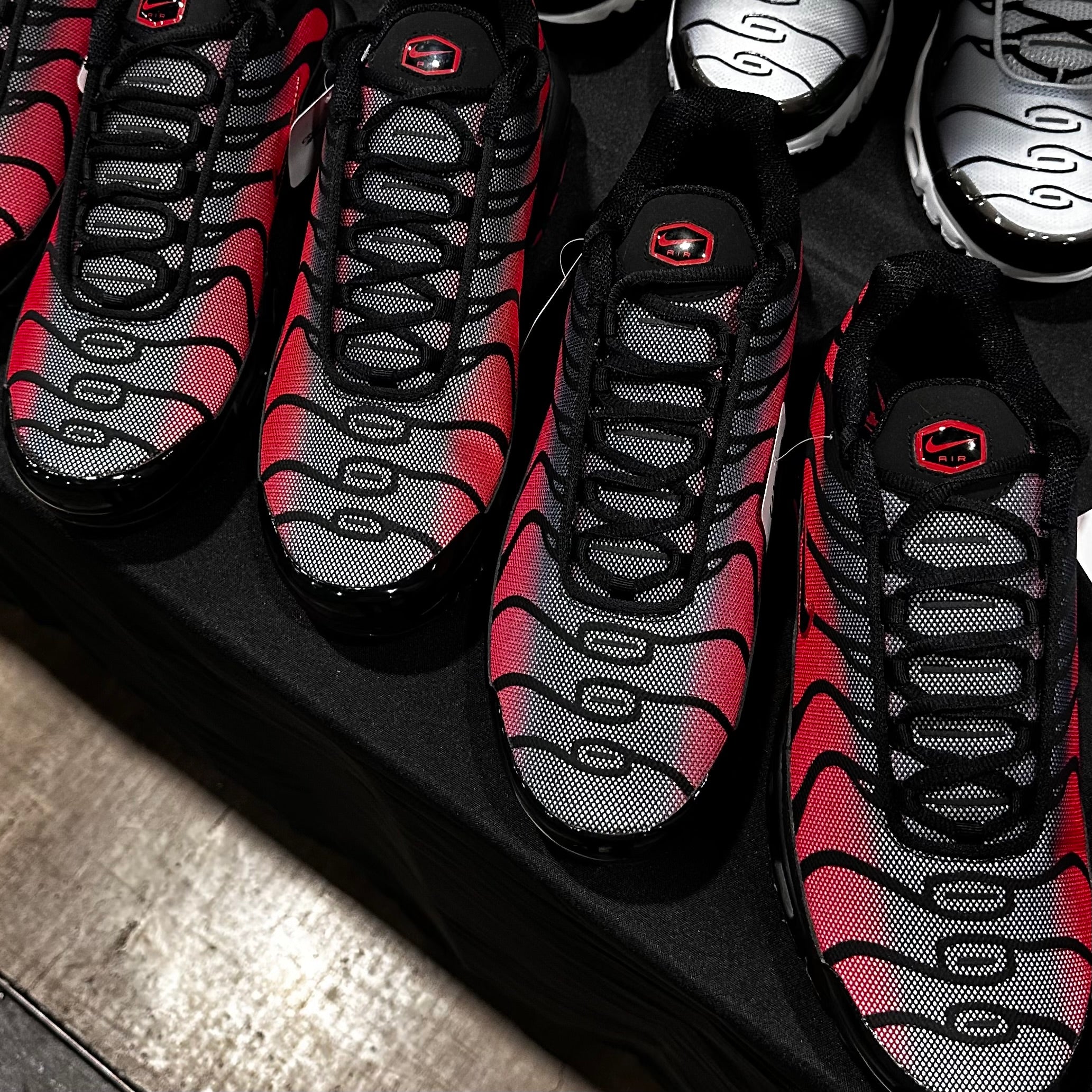NIKE AIR MAX PLUS TN - RED REFLECTIVE - Image 3