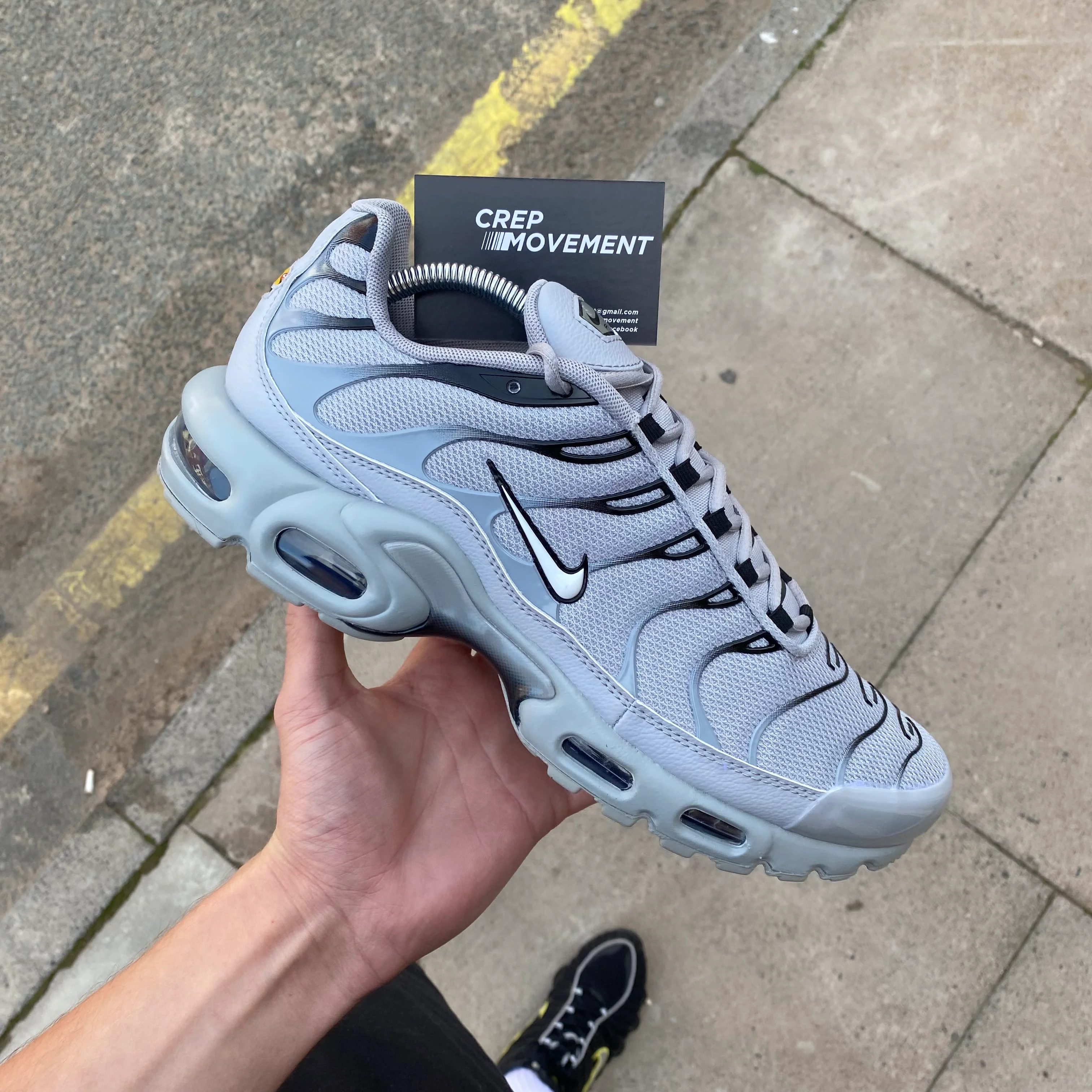 NIKE AIR MAX PLUS TN - GREY / BLACK - Image 4