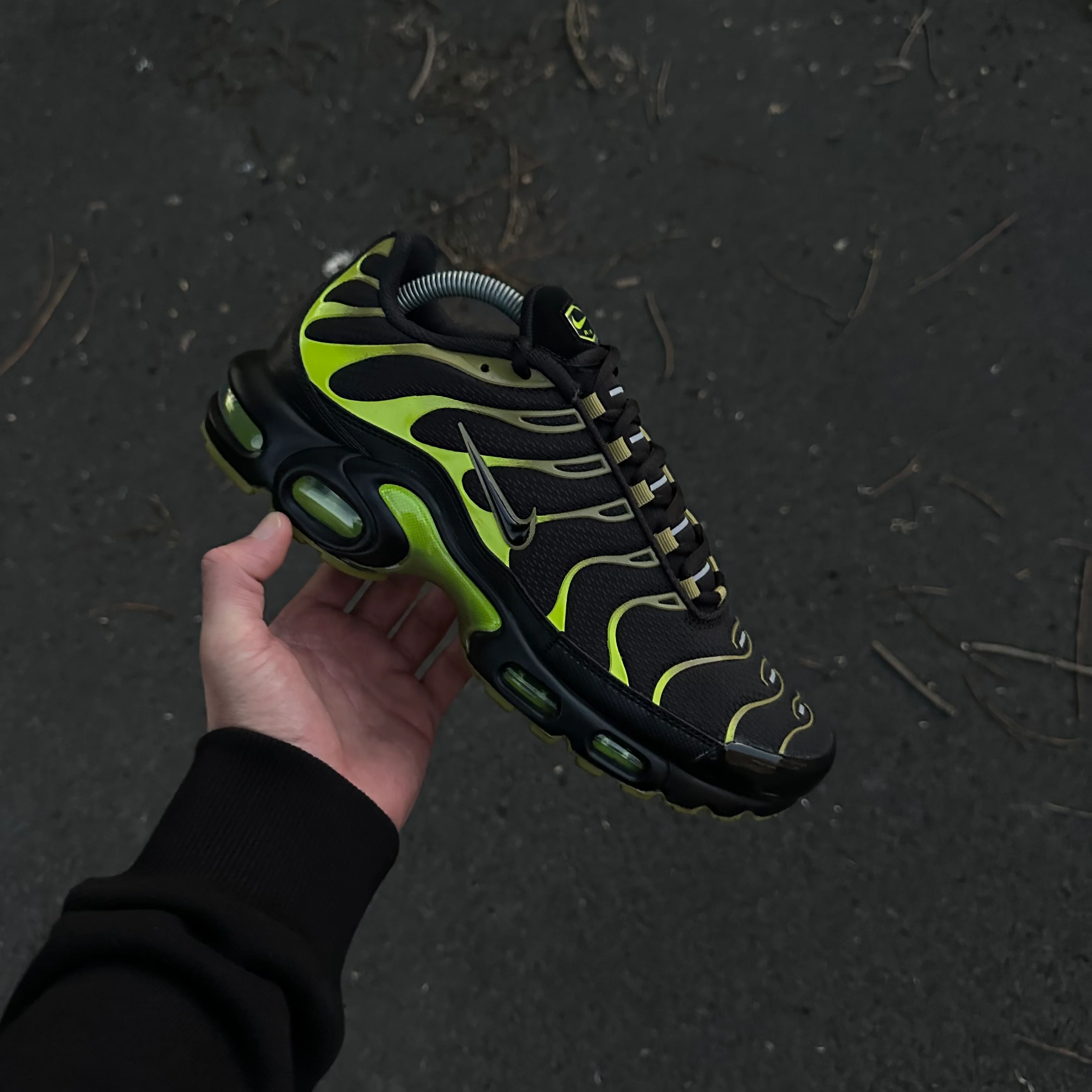 NIKE AIR MAX PLUS TN - VIVID GREEN / BLACK