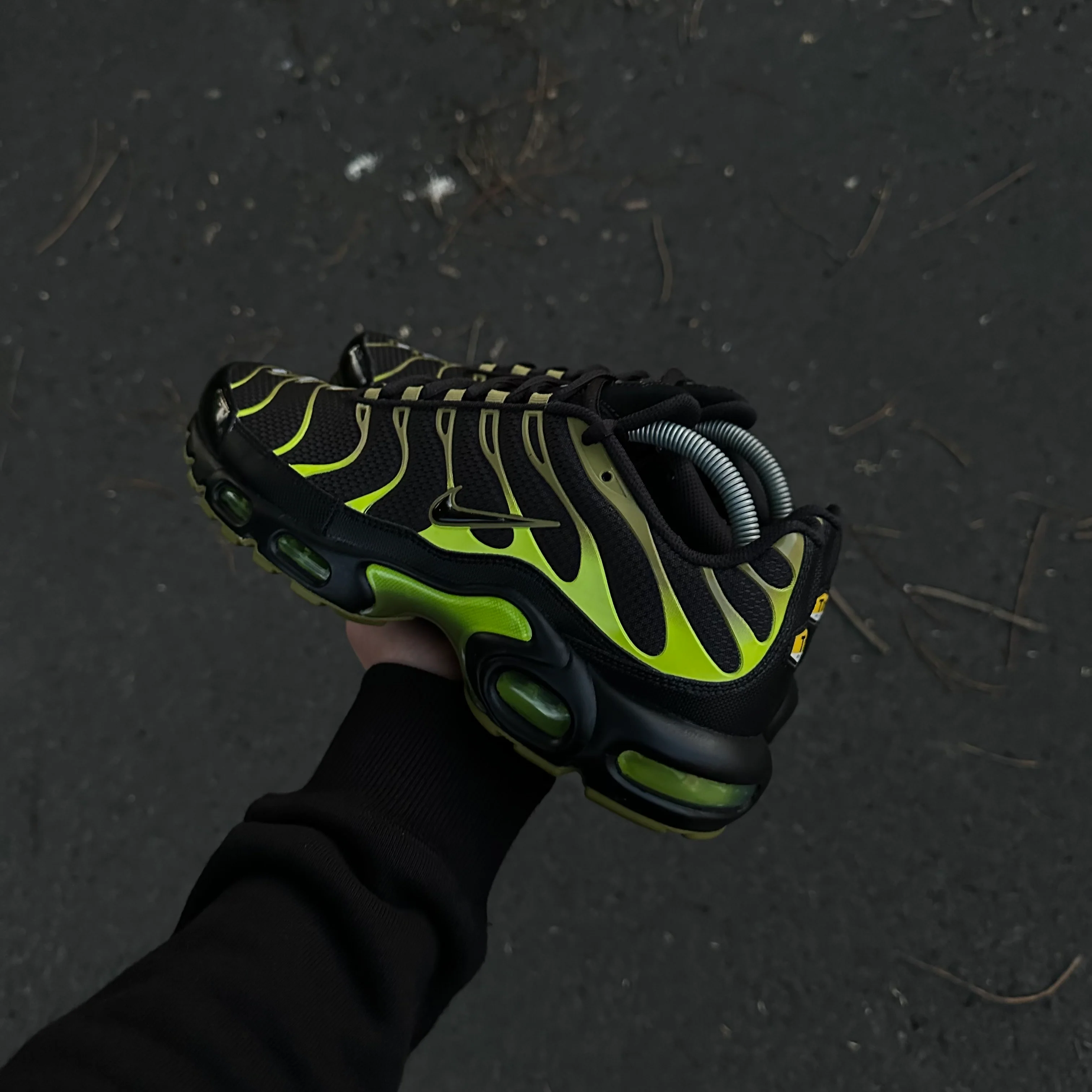 NIKE AIR MAX PLUS TN - VIVID GREEN / BLACK - Image 2