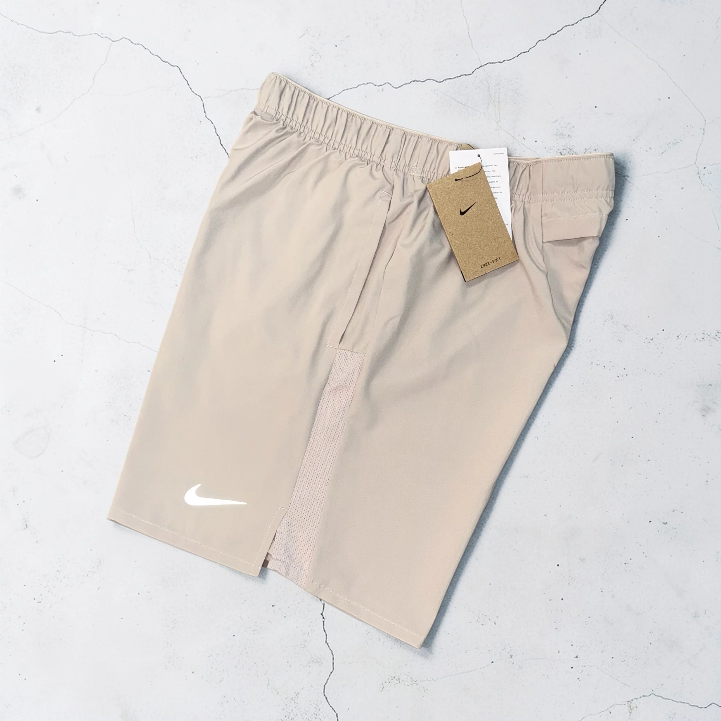 NIKE CHALLENGER DRI-FIT SHORTS 7” - BEIGE