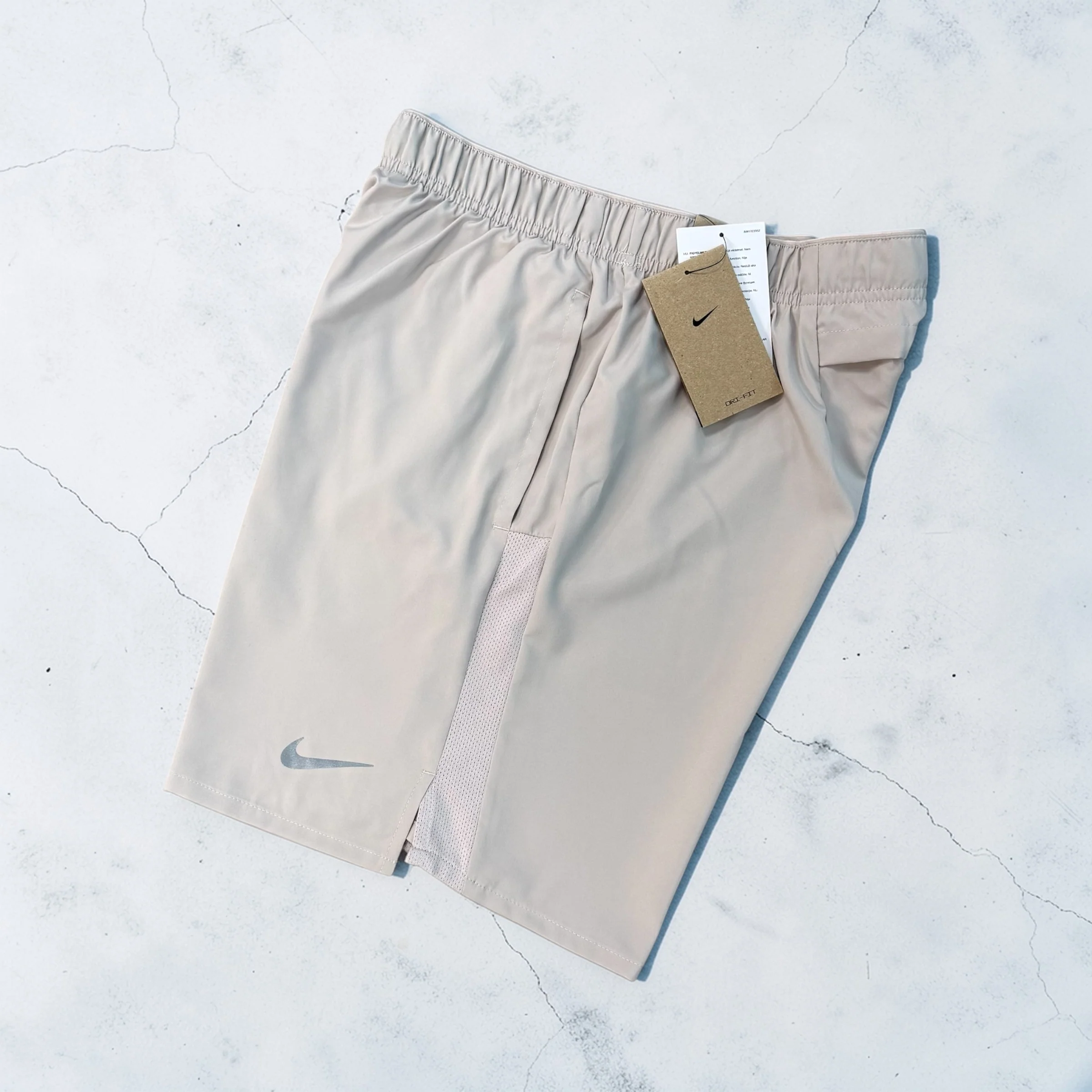 NIKE CHALLENGER DRI-FIT SHORTS 7” - BEIGE - Image 2