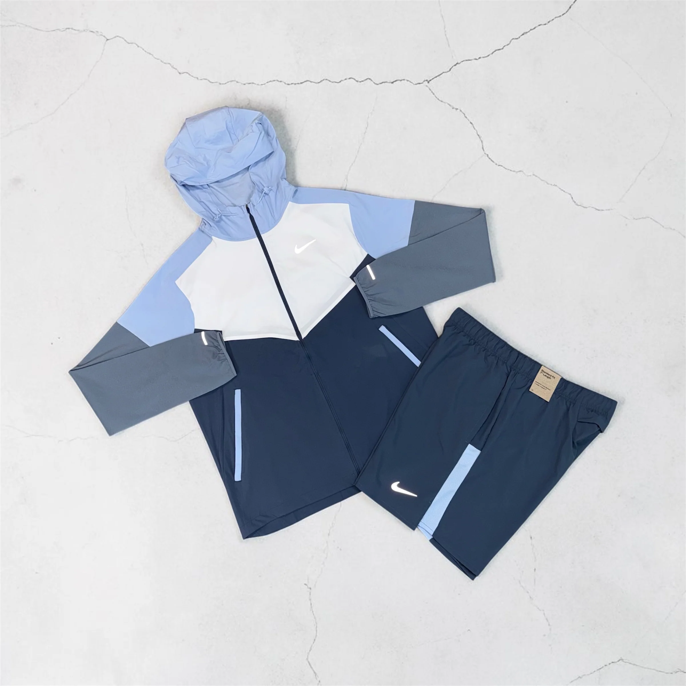 NIKE DRI-FIT WINDRUNNER AND 7” CHALLENGER SHORTS SET - DIFFUSED BLUE