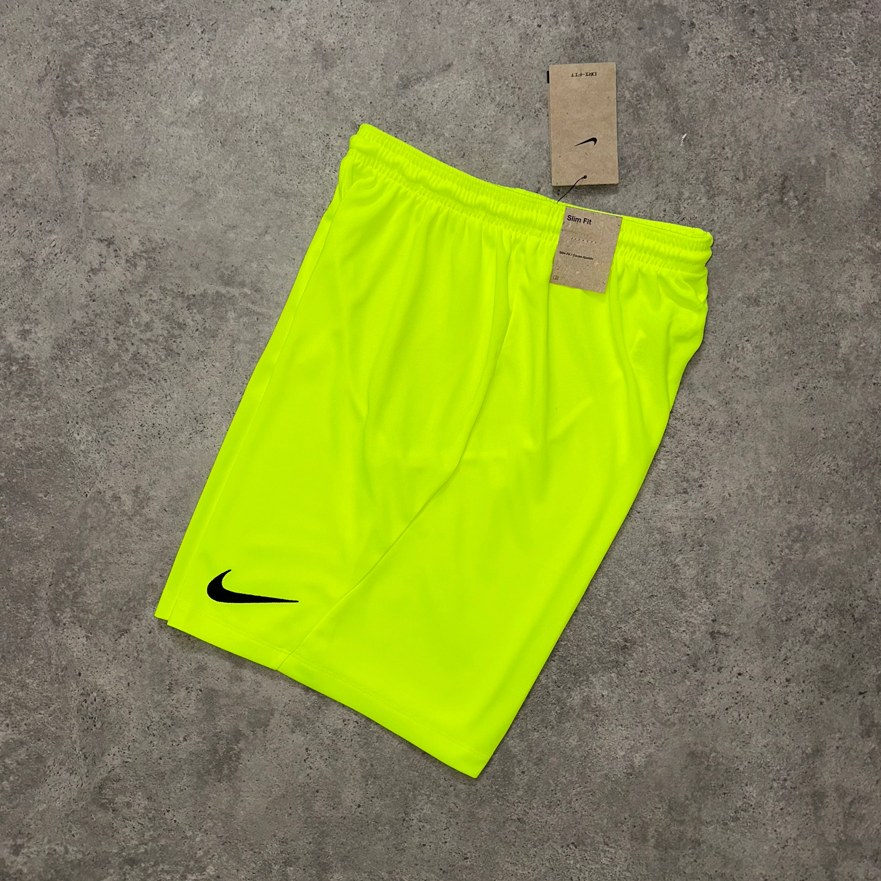 NIKE LOGO ESSENTIAL SET - VOLT - Image 3