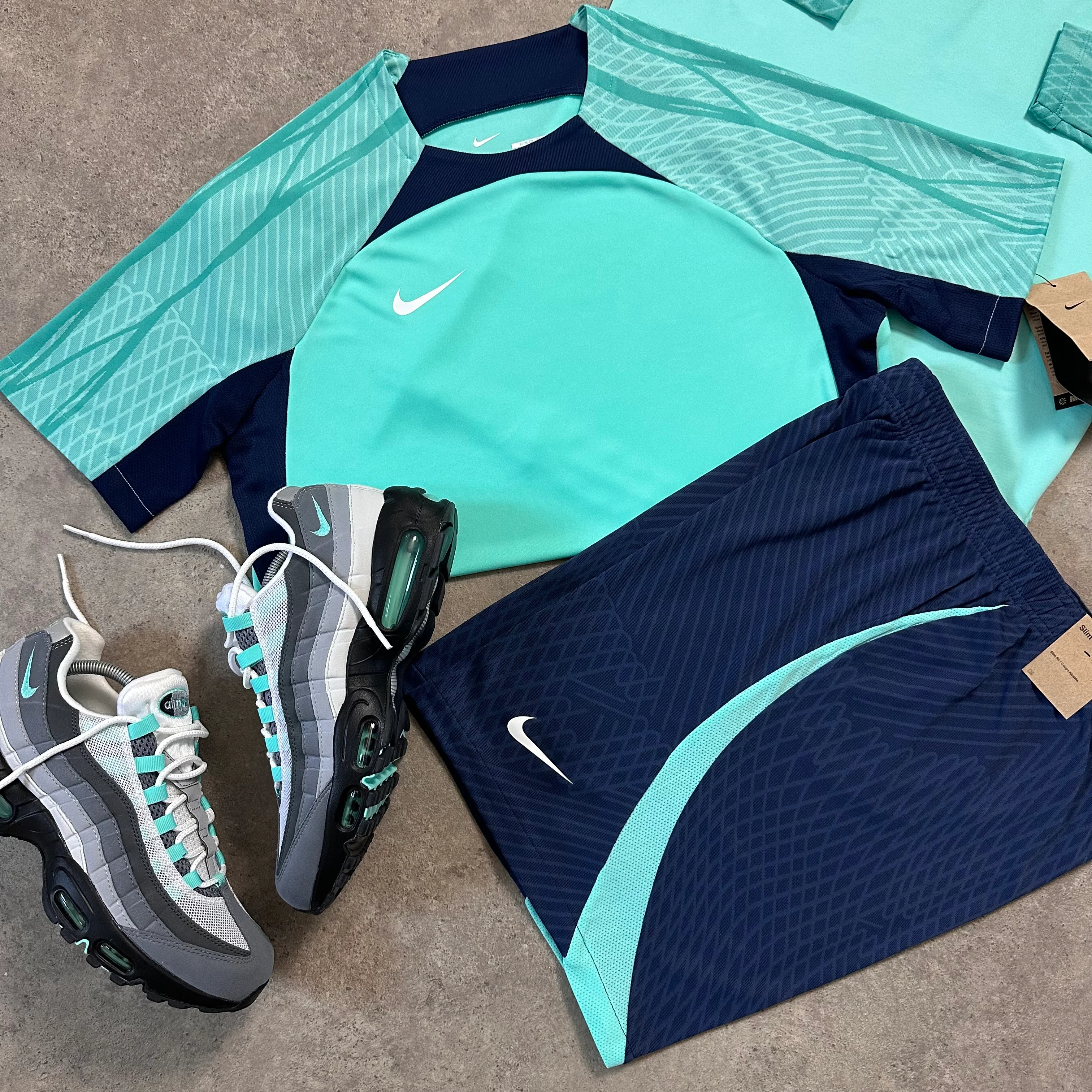 NIKE STRIKE SET (3 PIECE) - VIVID MINT - Image 3